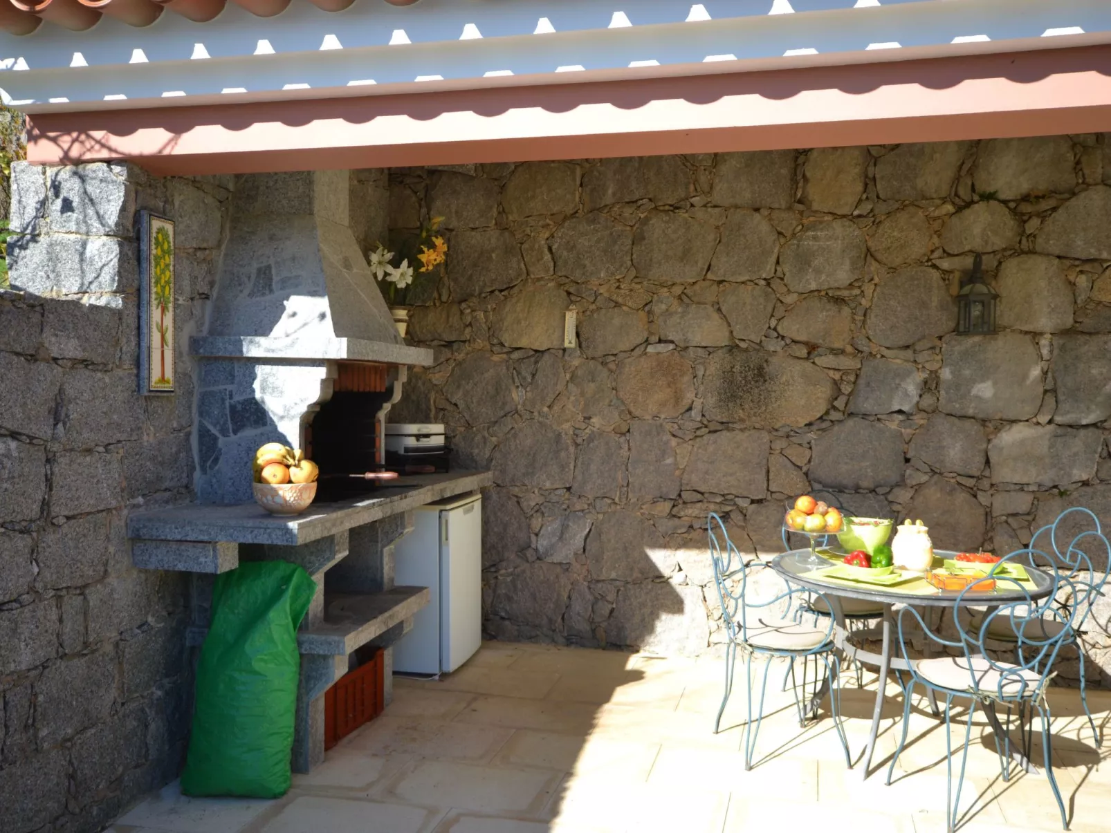 Luxuriöse Privatvilla mit Infinity-Pool-Image-tags.info