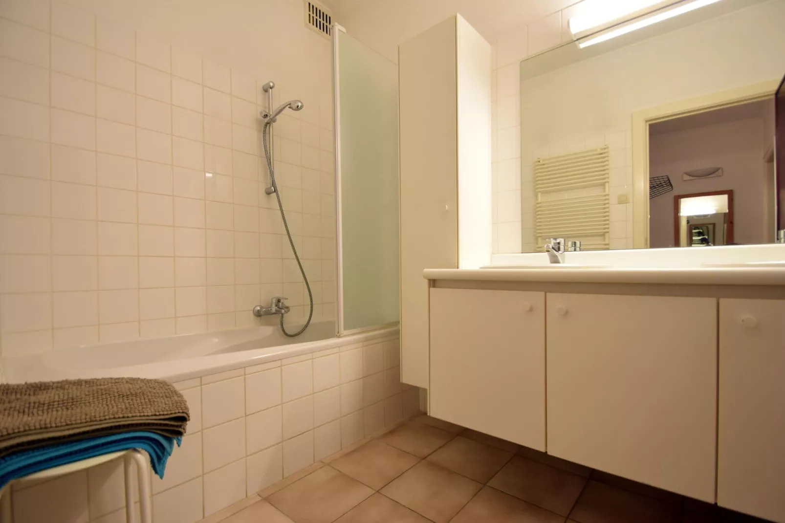 Belvedere 0001 GLV-Bathroom