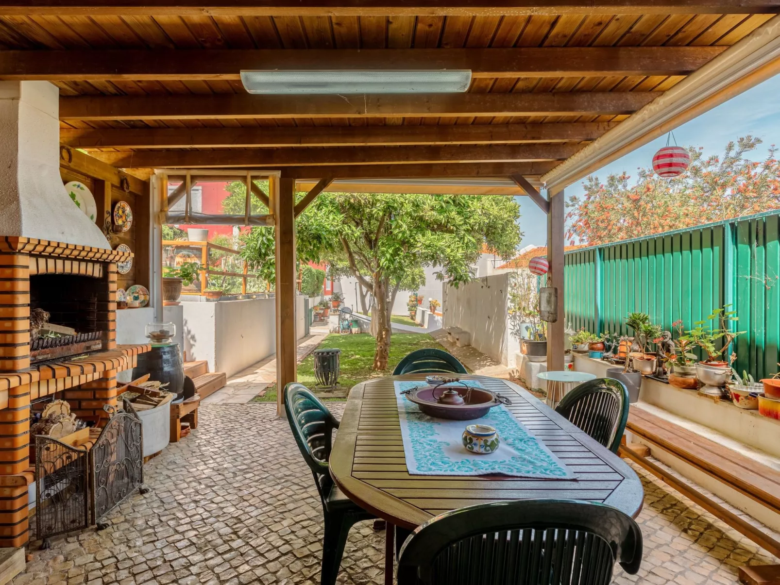 Nette Wohnung mit Kleinem gemeinsamem Pool - Outside