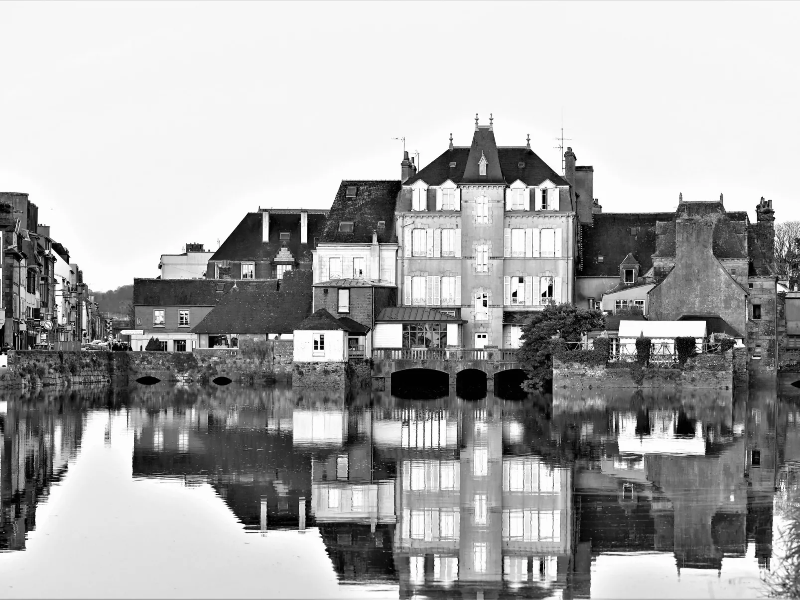 "La Maison du Quai" (Das Haus am Kai)-Outside