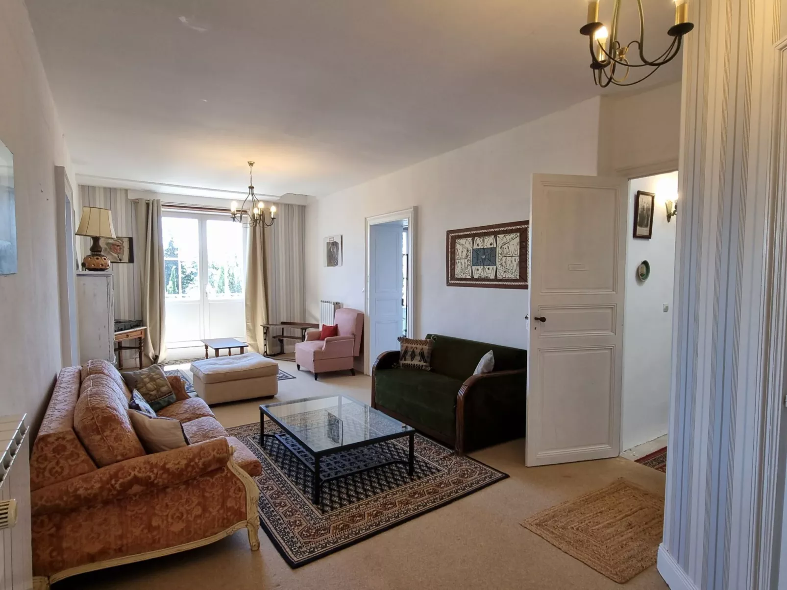 8-Zimmer-Schloss mit Pool und eigenem Park-Inside