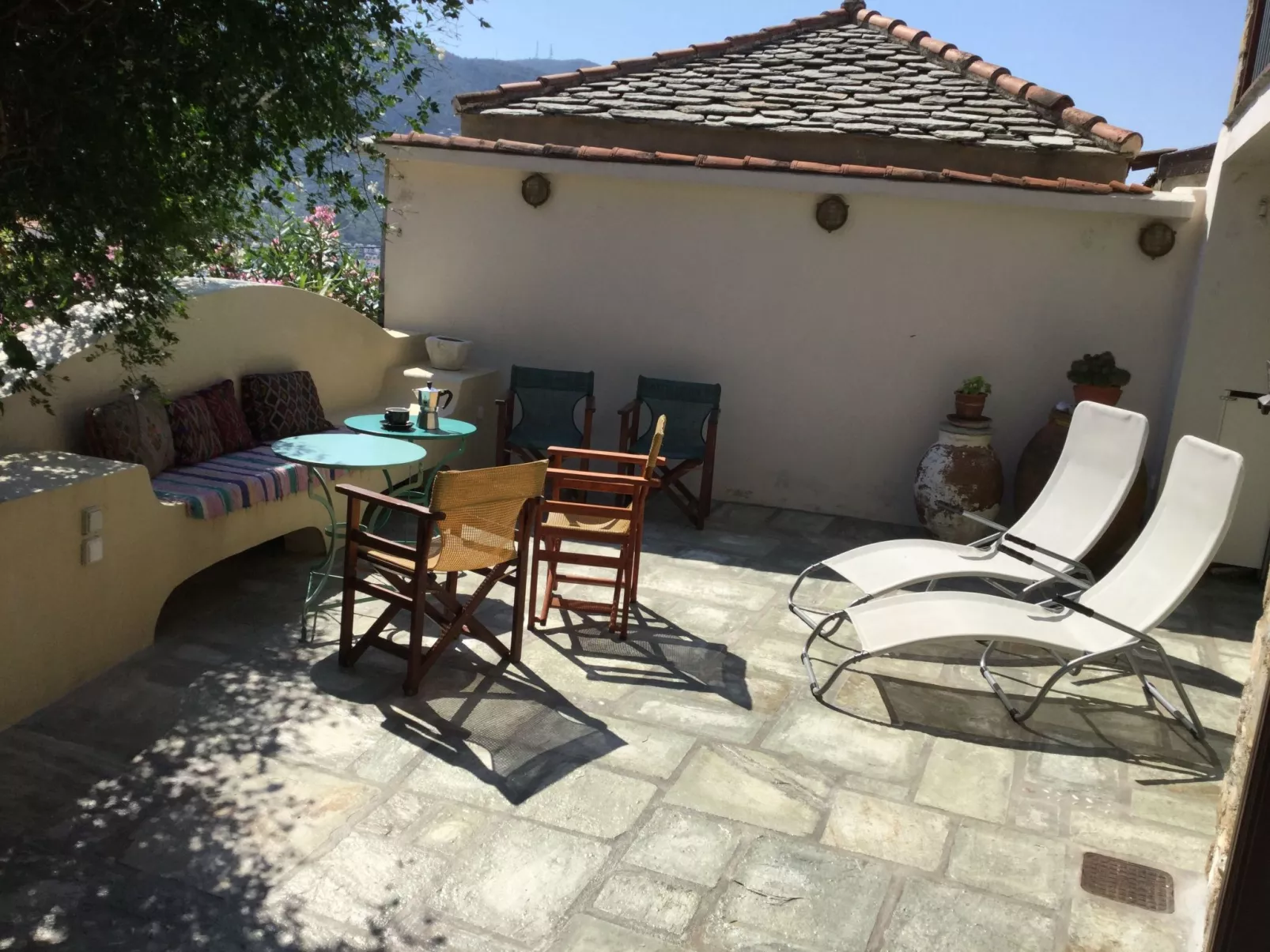 "Kyria Florenz"-Drinnen