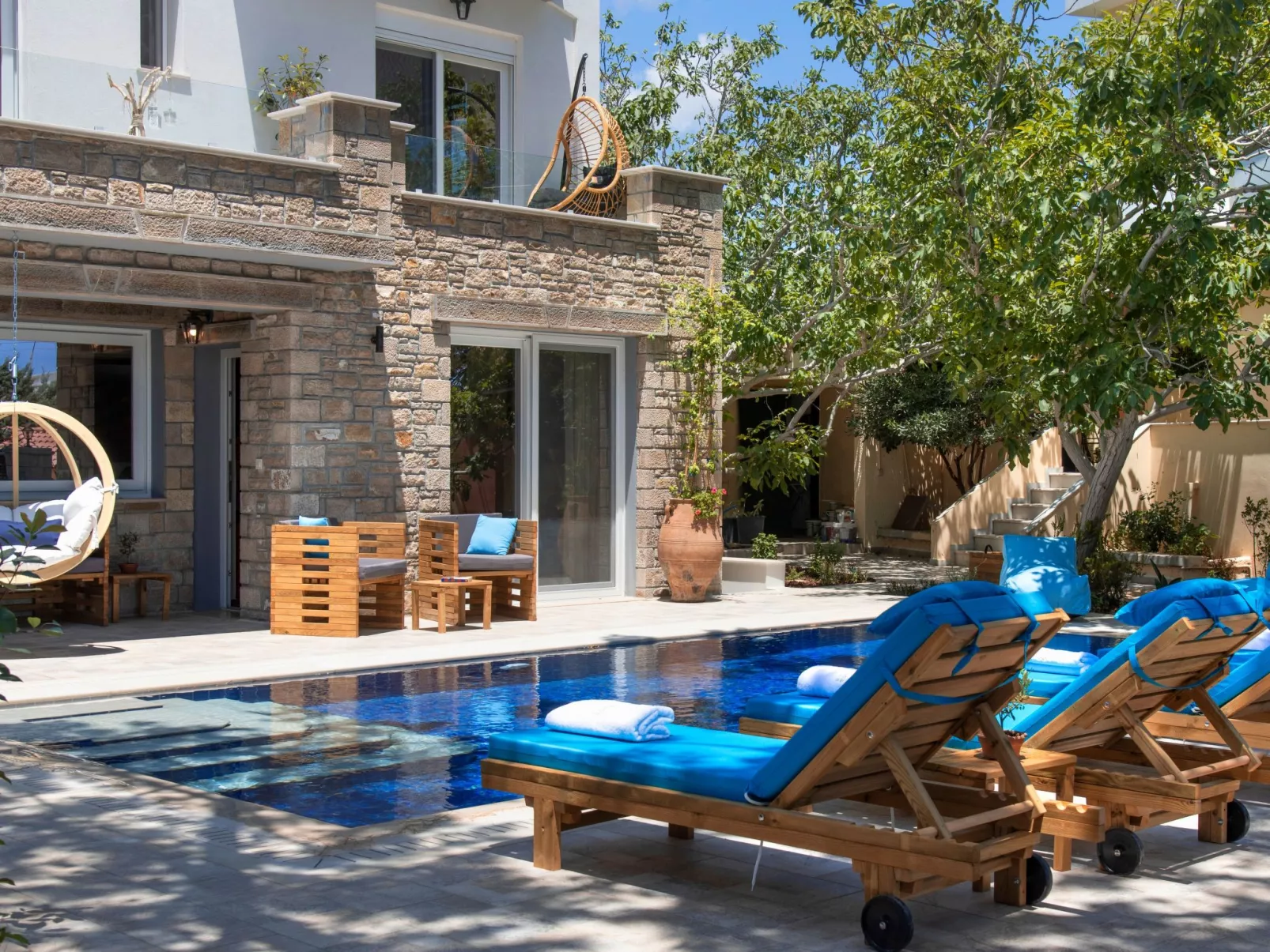 Luxuriöses Ferienhaus mit heizbarem Infinitypool-Draußen