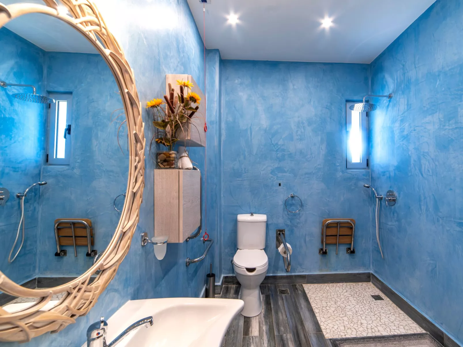 Luxuriöser Villenkomplex mit 14-16 Schlafzimmern in Strandnähe-Inside