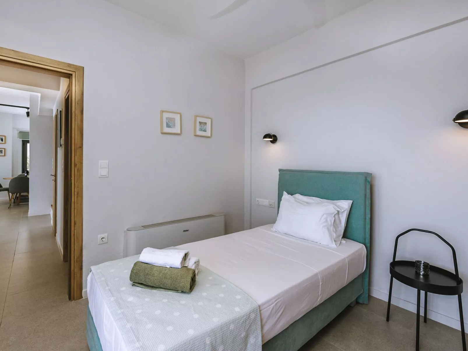 Villa Spiros ist eine renovierte Vermietung voll - Drinnen