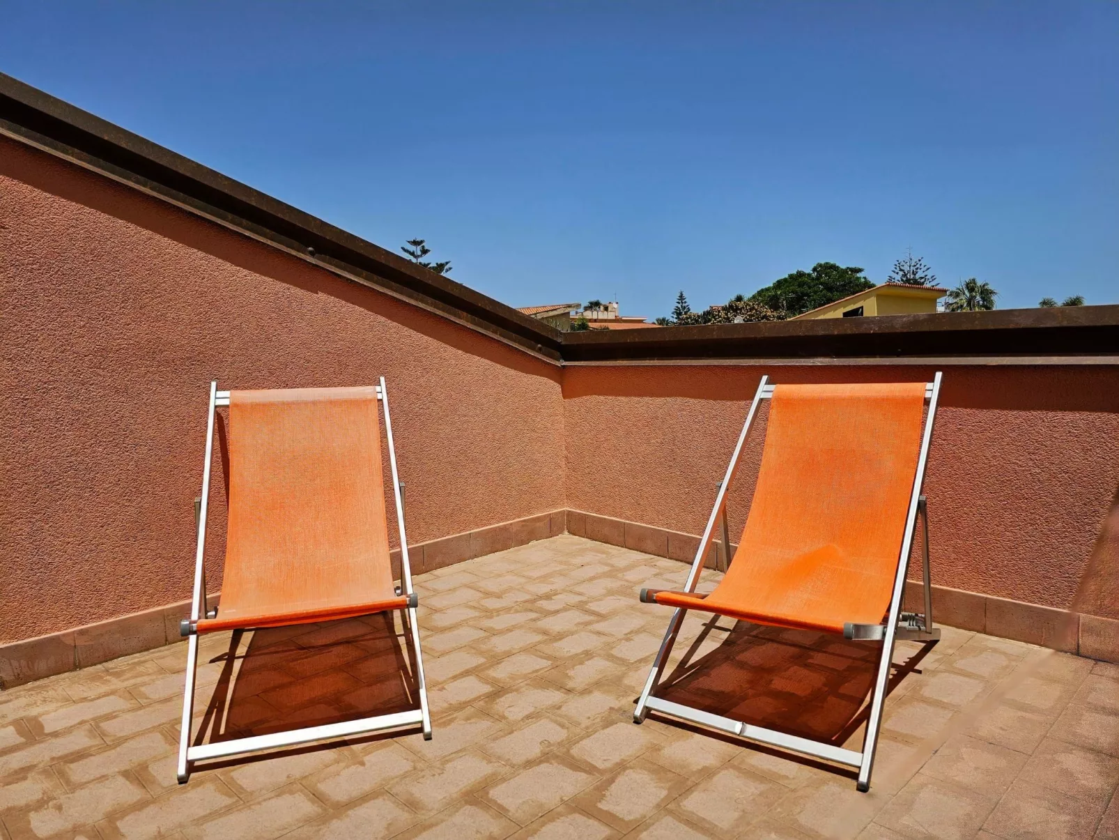 Helle mediterrane Villa mit Veranda und Garten-Image-tags.info