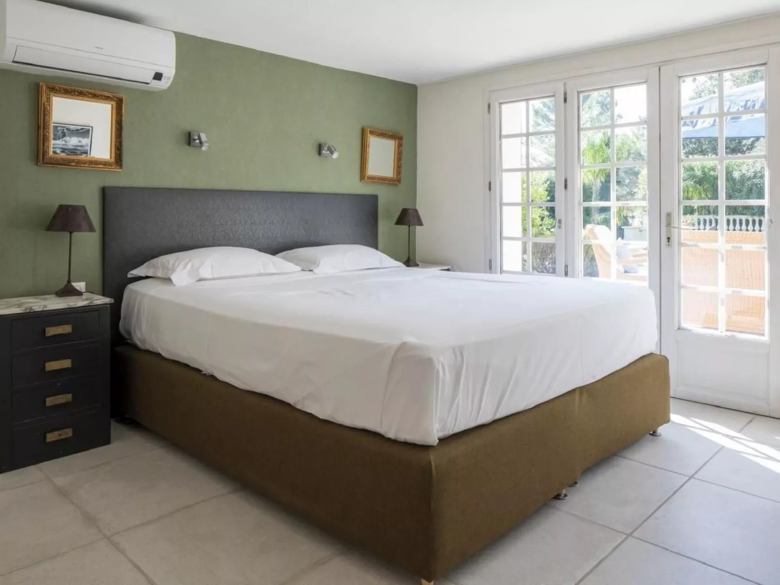 Villa mit privatem Pool und Fitnessraum-Inside