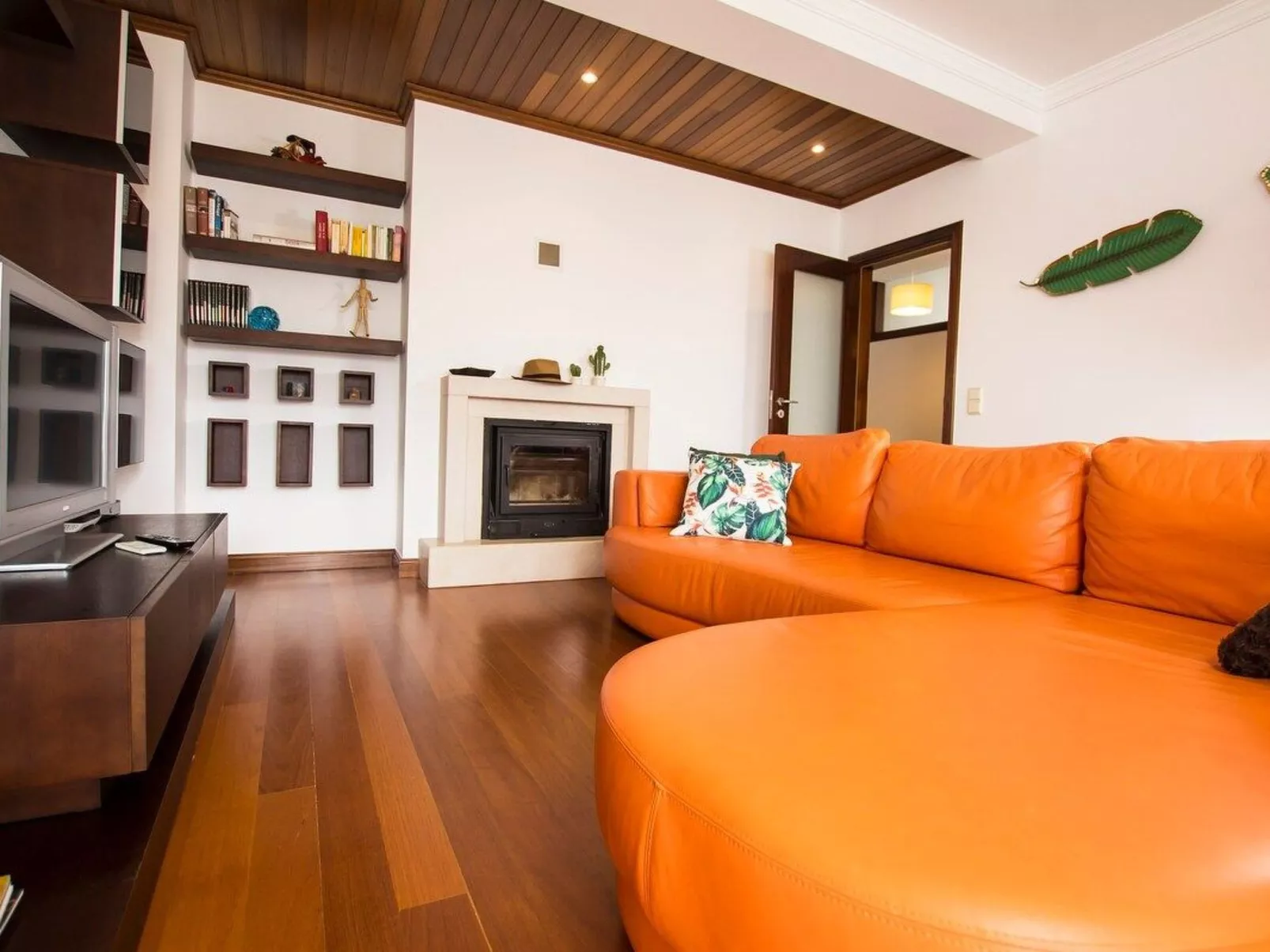 Turmhaus mit freier Garage-Inside