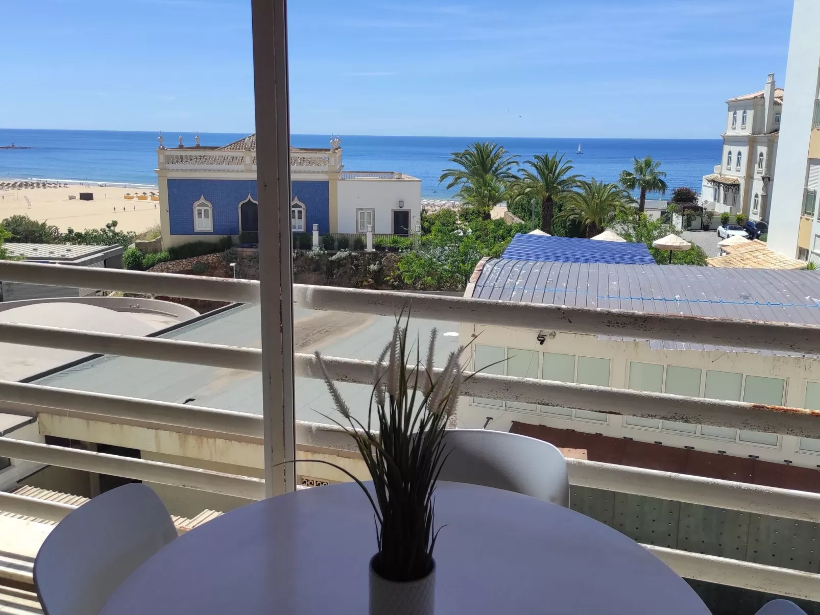 "Peixes" mit Blick auf das Wasser-Draußen