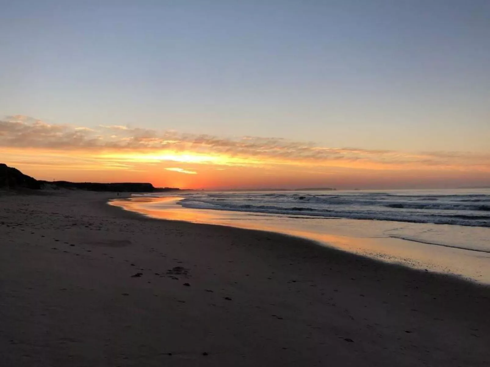 Atmen Sie die Meeresbrise in Praia Del Rey ein-Outside