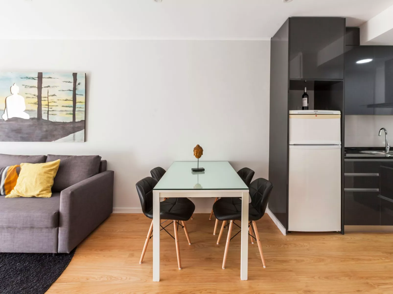 Wohnung "Coolhome" mit Balkon-Drinnen