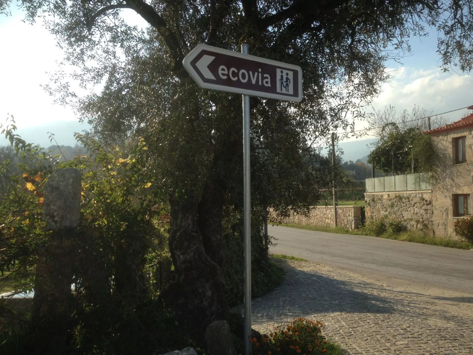 "Großvaters Häuschen" mit Kamin-Draußen