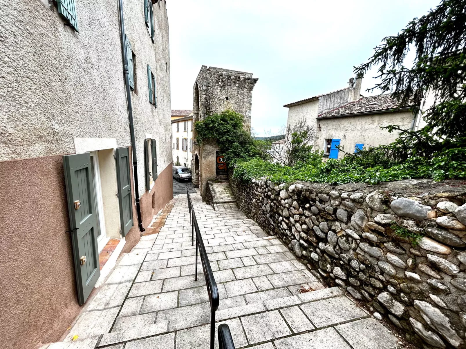 Wohnung mit Kamin-Drinnen