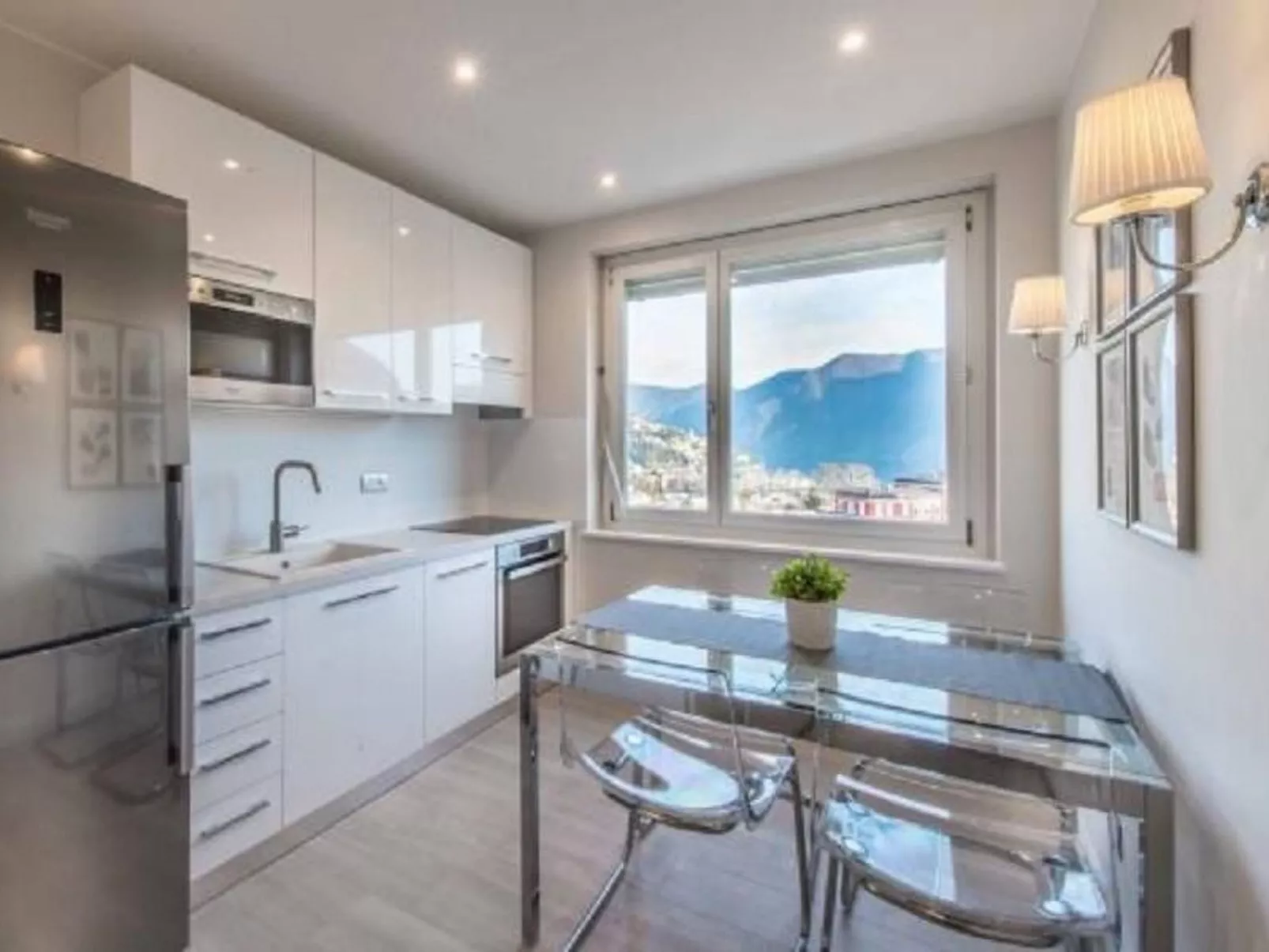 Elegante Penthouse-Wohnung mit Seeblick-Drinnen