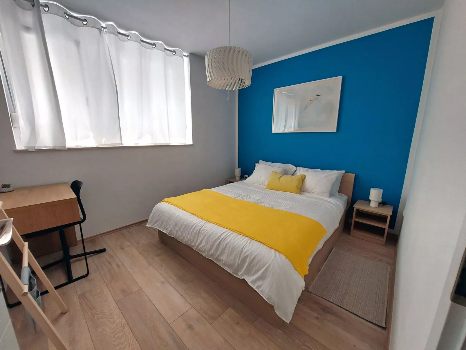 Sonniger Rückzugsort mit Privatparkplatz-Drinnen