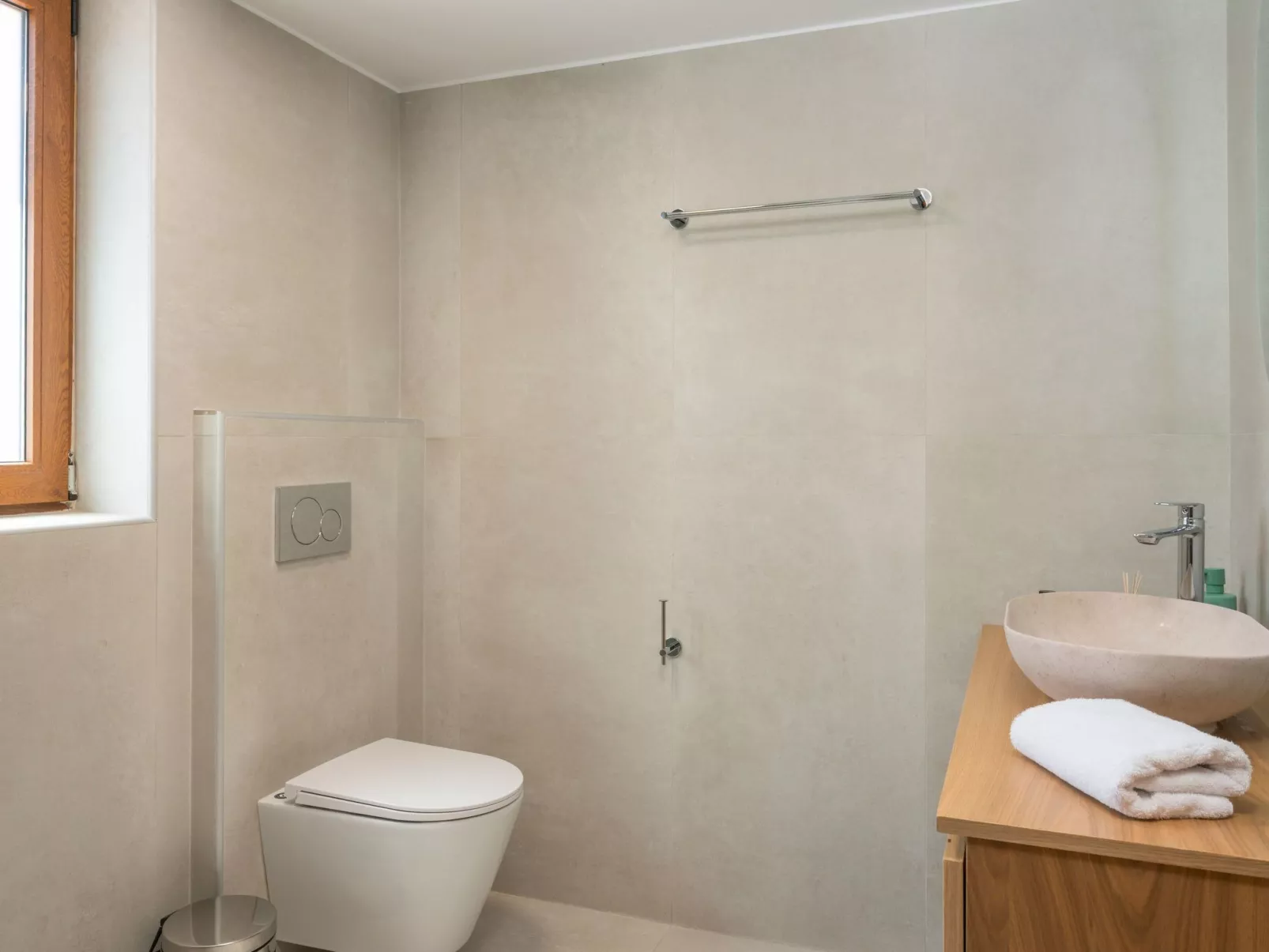 Wunderschöne Villa mit Seeblick und Pool in der Nähe von Restaurants-Image-tags.info