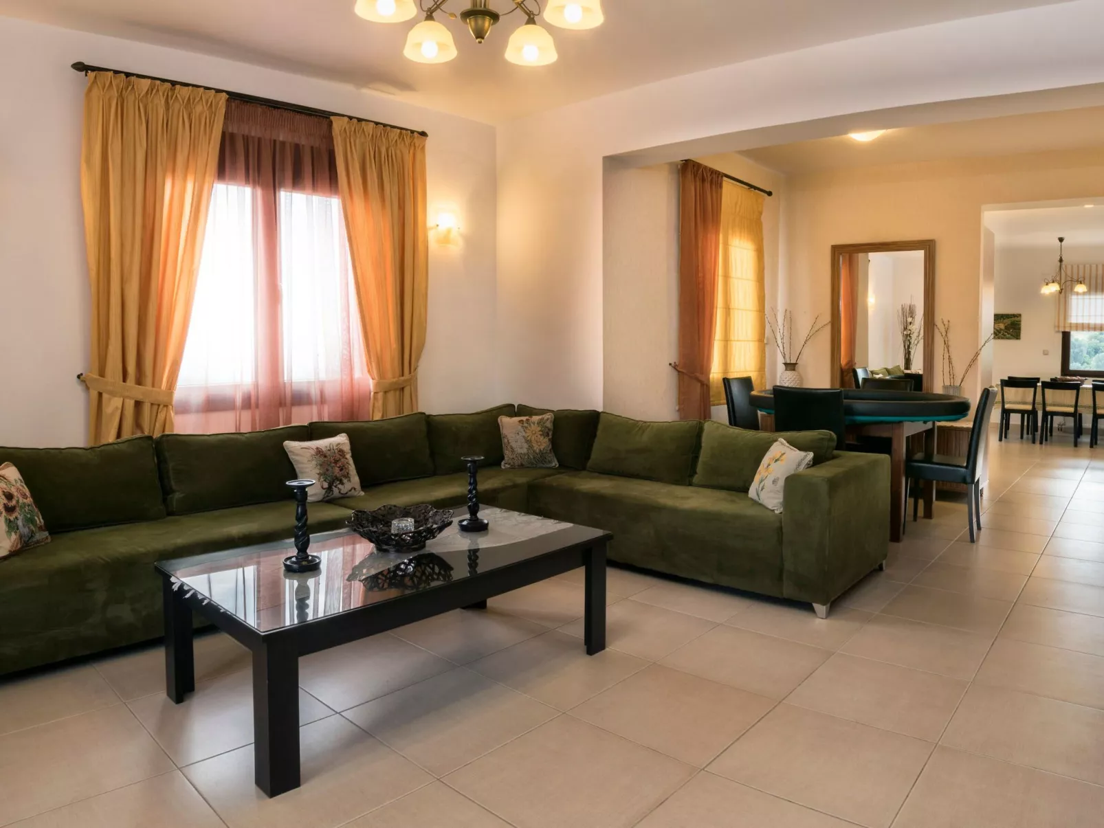 Familienvilla mit privatem Pool, Spielplatz und BBQ-Inside