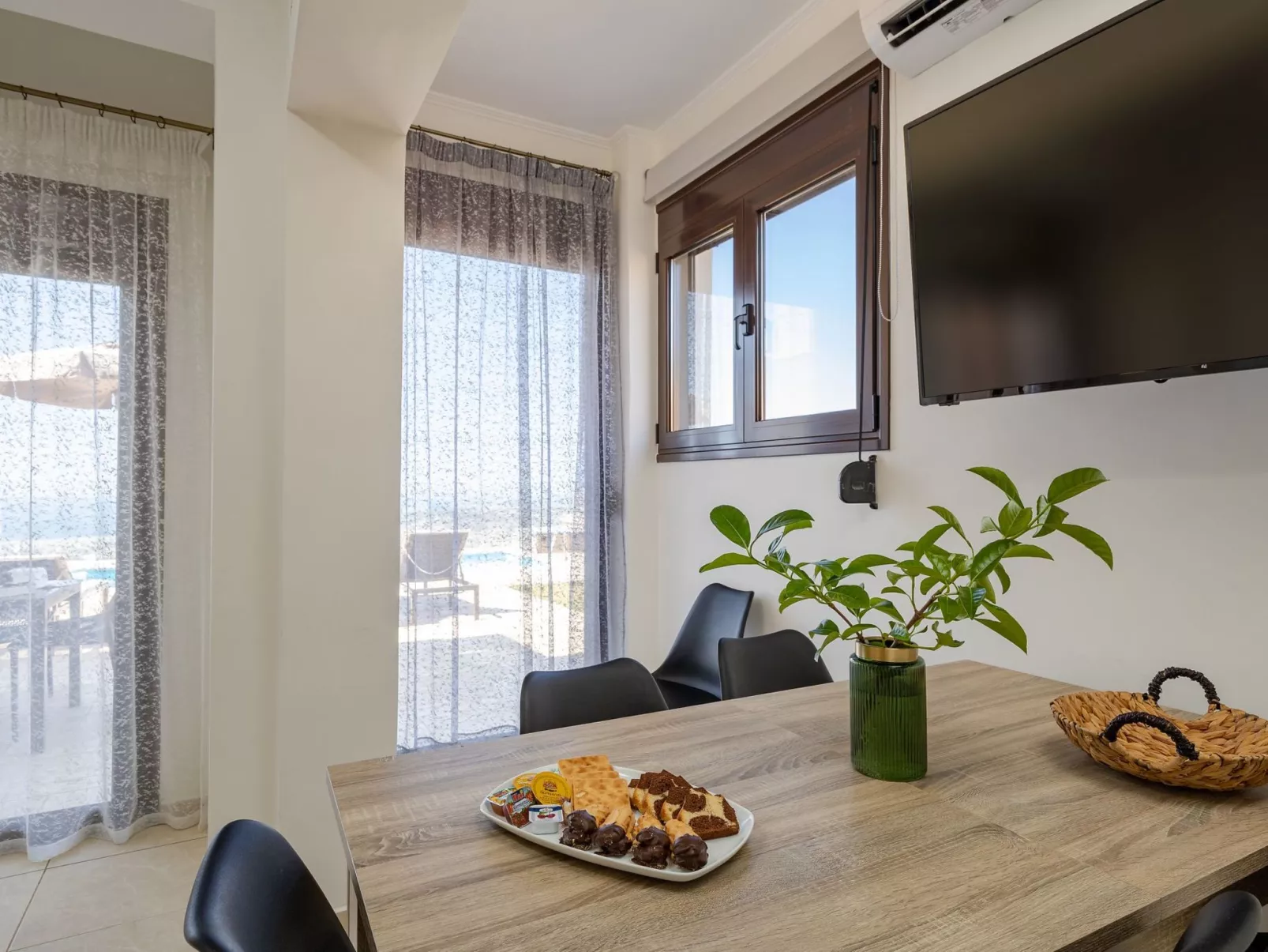 "Villa Nektar" mit privatem Pool-Dedans