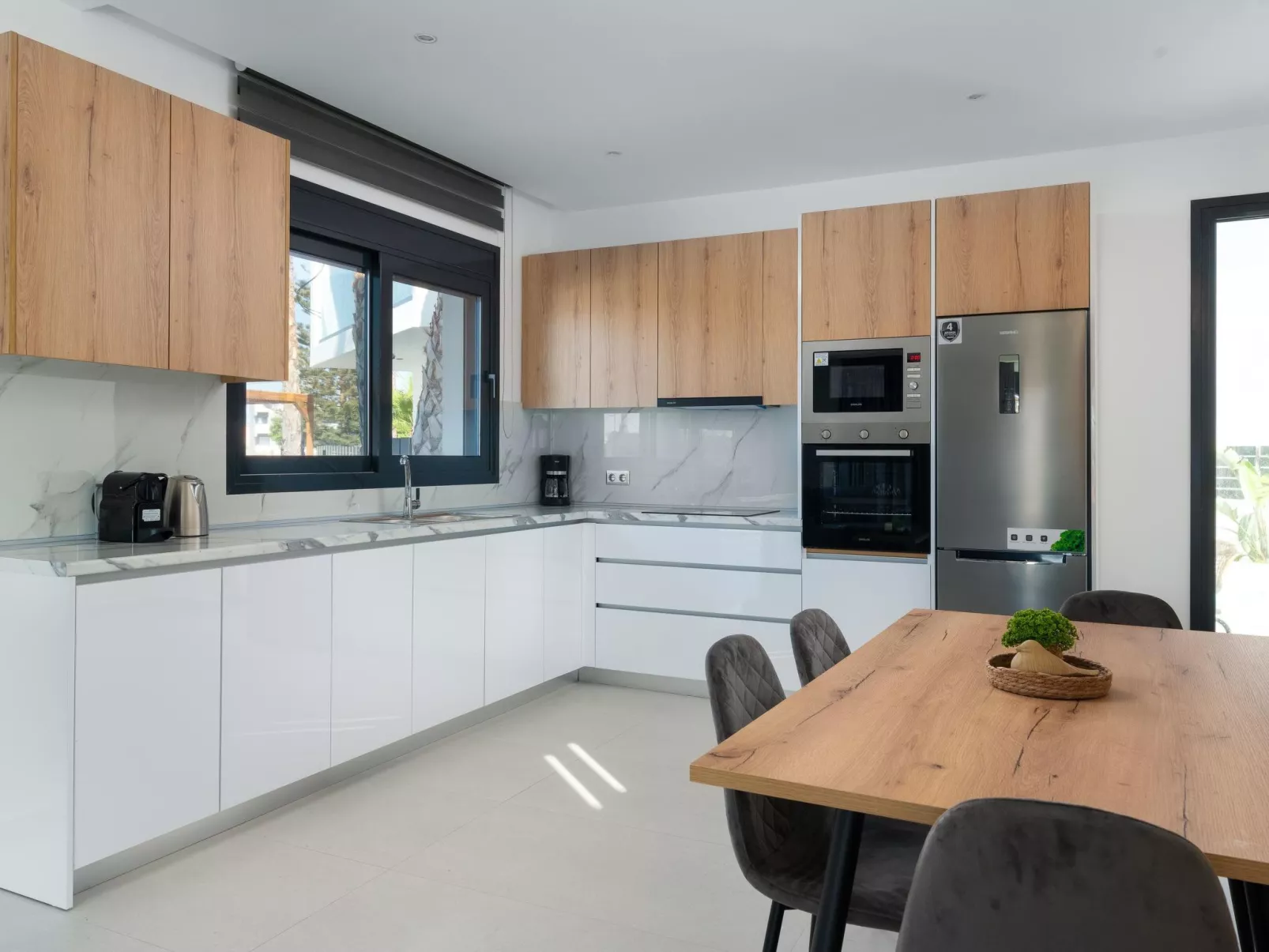 Davlakos Wohnung Rea 2-Dedans