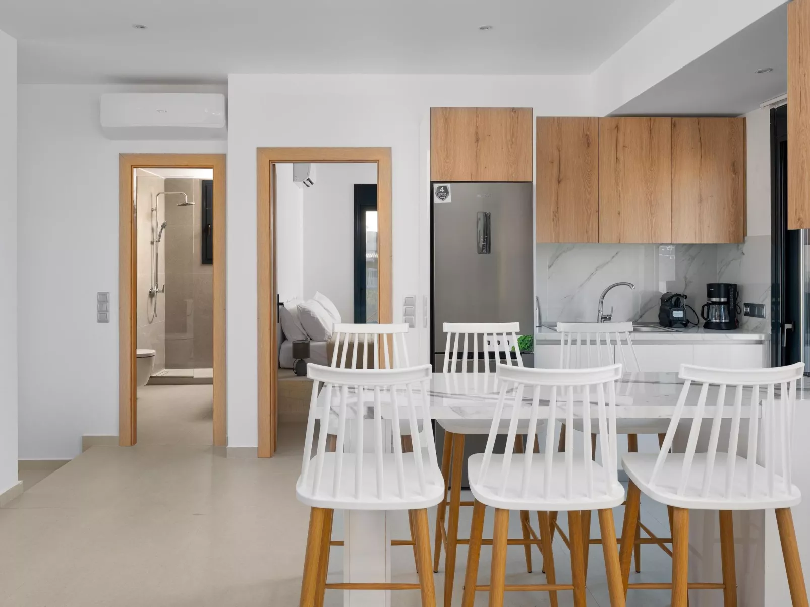 Davlakos Wohnung Rea 1-Dedans