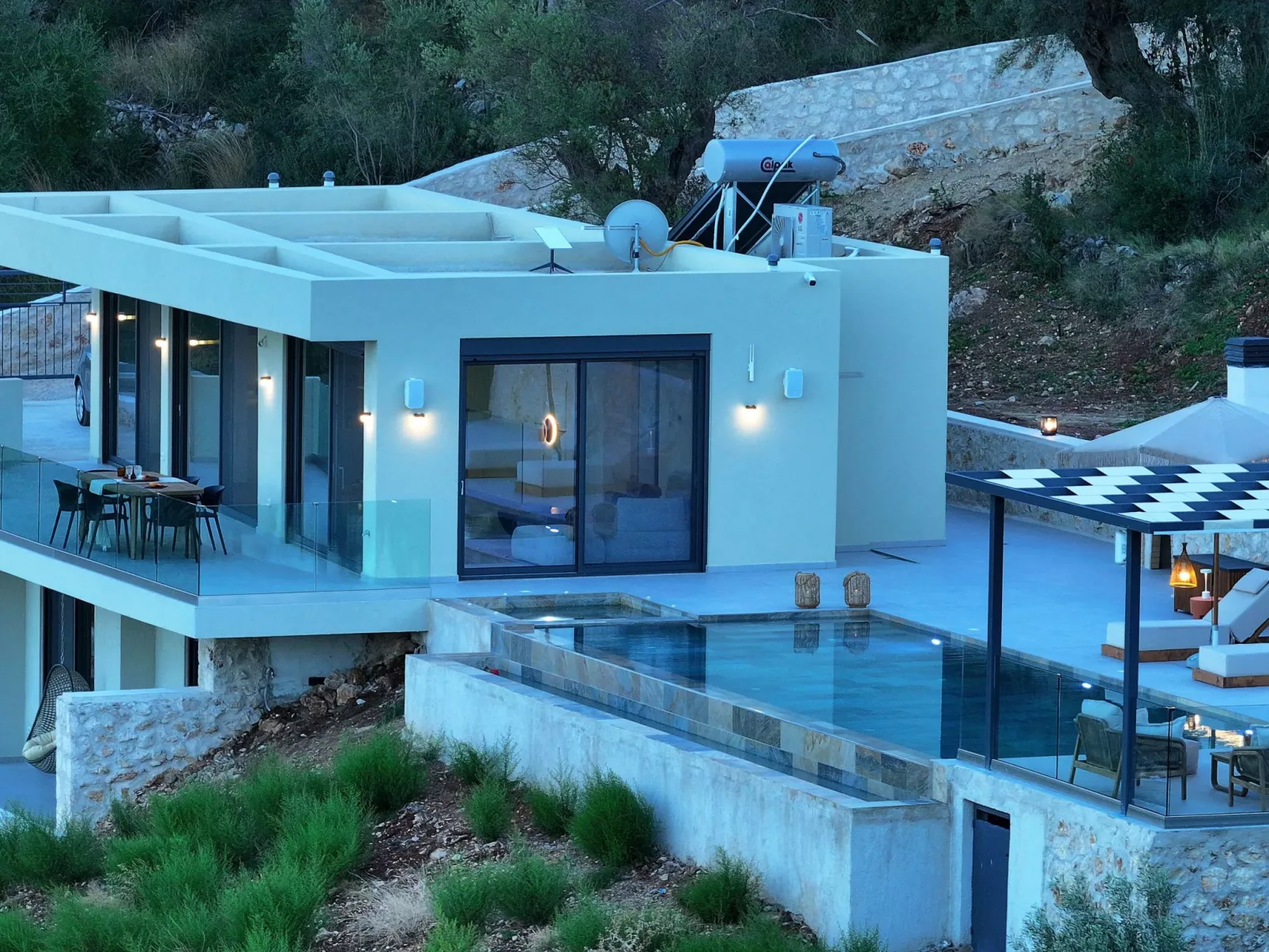 Ferienvilla "Yoni Villa" mit Infinity Pool-Drinnen