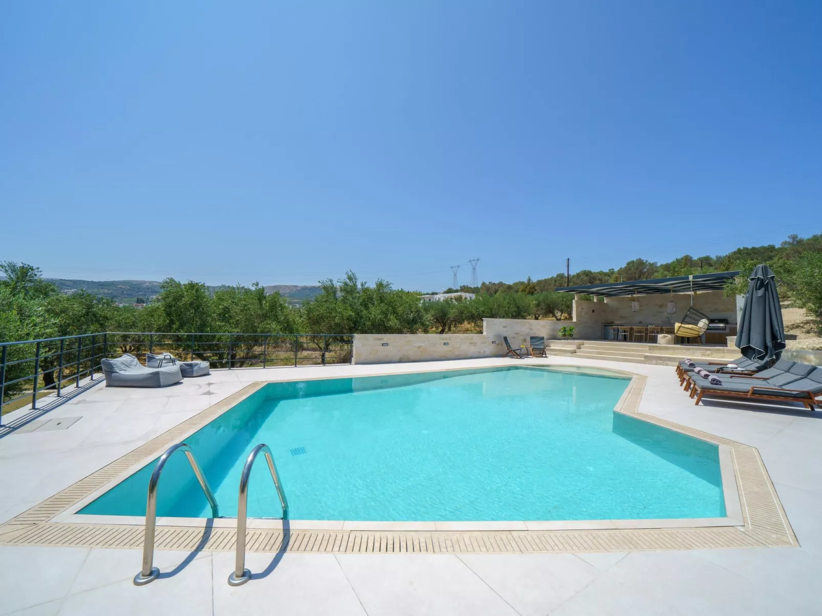 Großes Ferienhaus in Arkadi mit Großer Terrasse-Outside