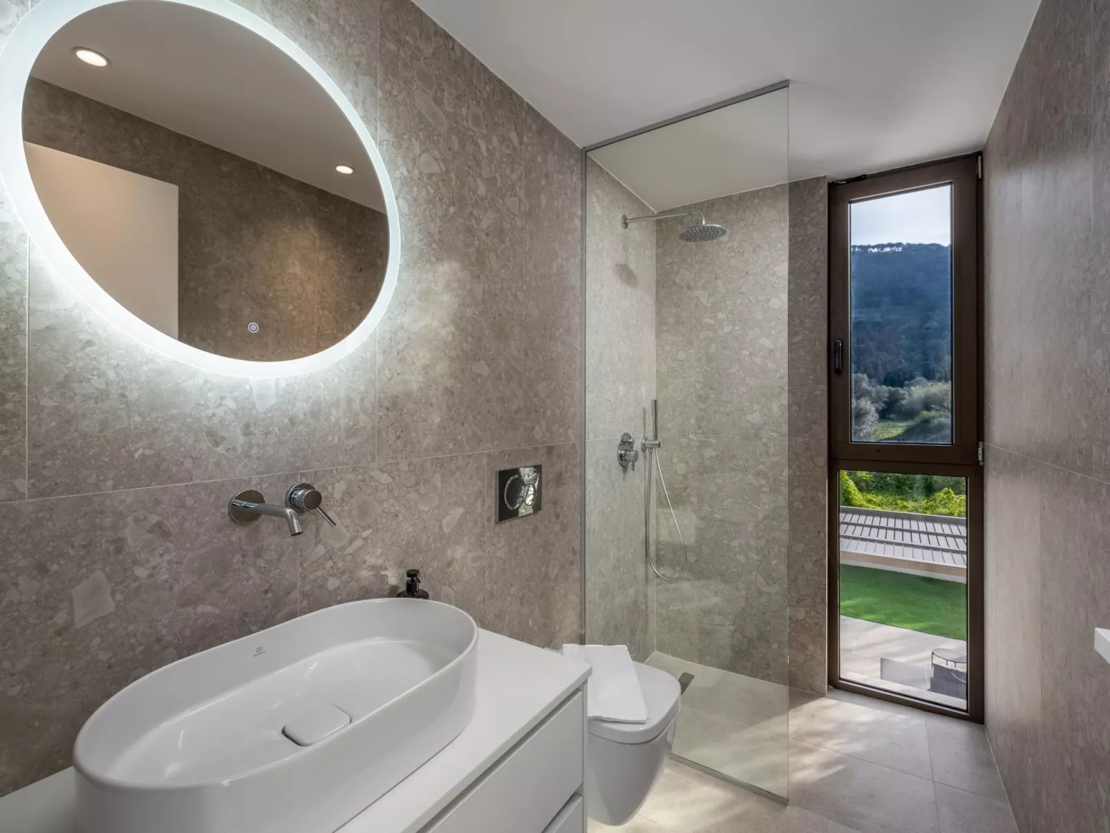 Haus Yiava-Image-tags.info