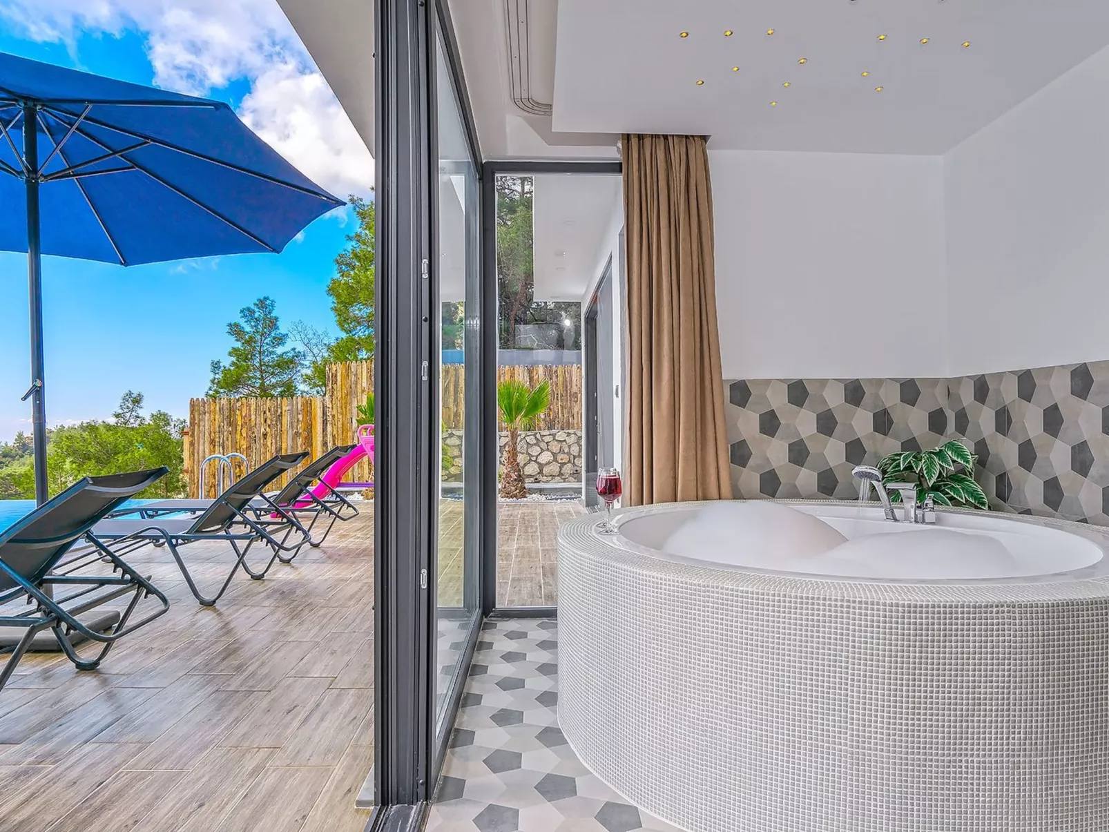 Schöne Villa mit Pool, Blick auf Meer und Tal-Drinnen