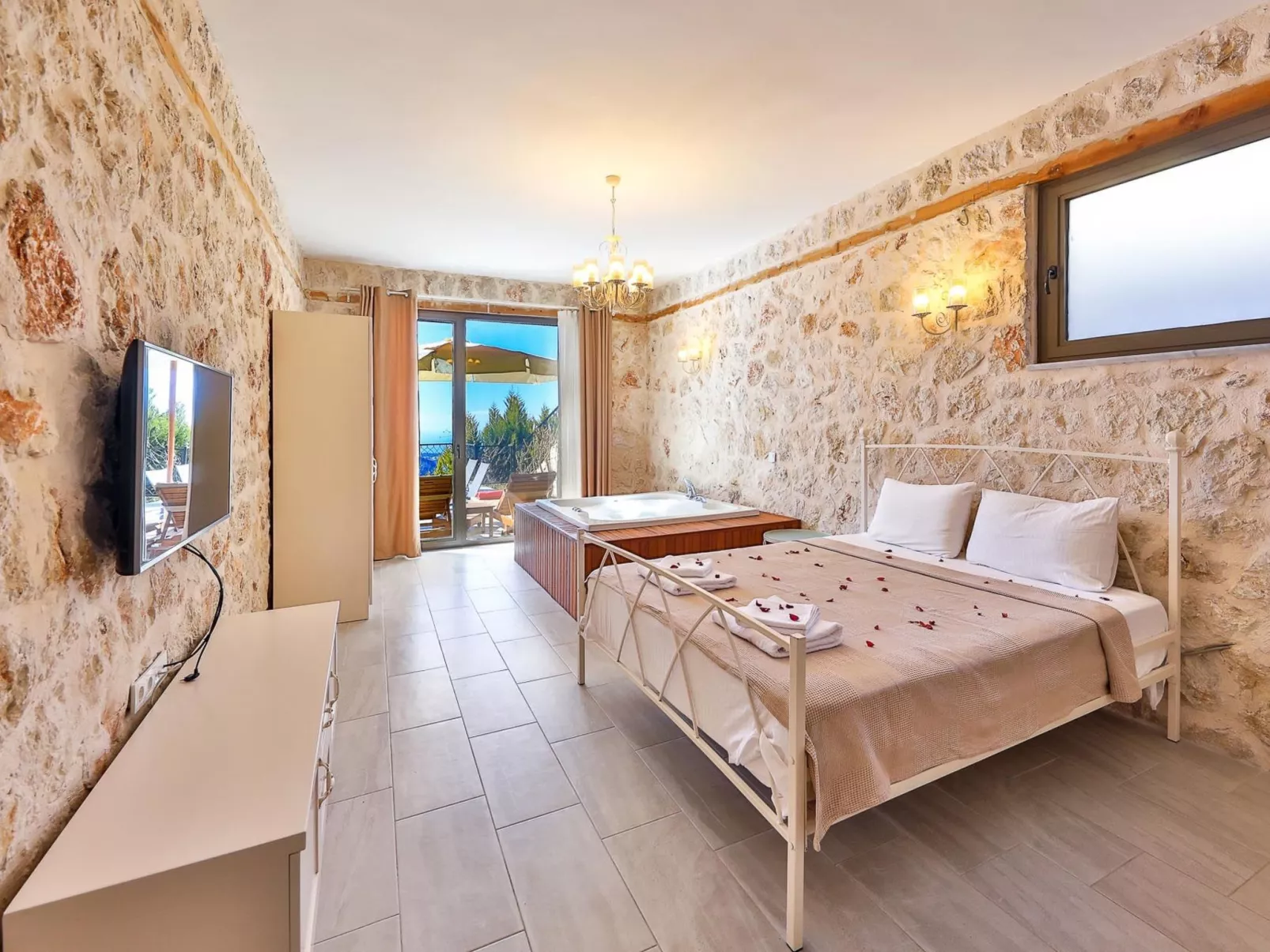 Natursteinhaus mit Pool in Kalkan Islamlar-Drinnen