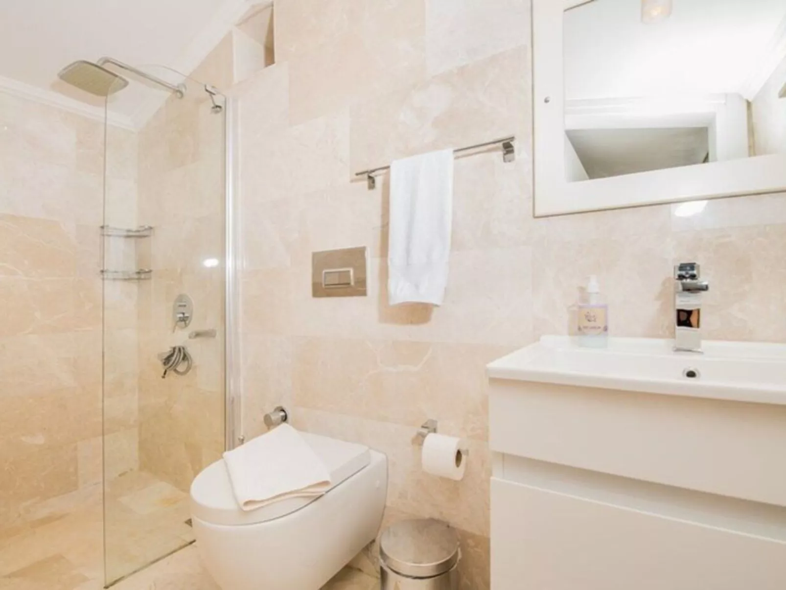 6 Personen nähe Strand-Drinnen