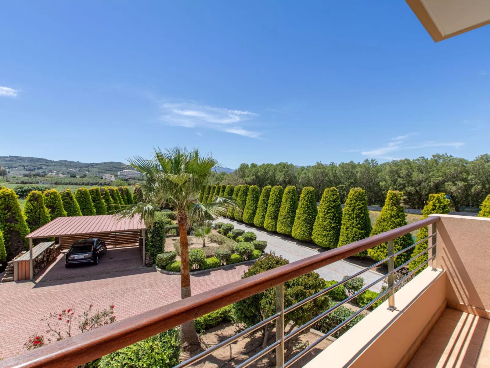 Cold Crest Haus-Outside