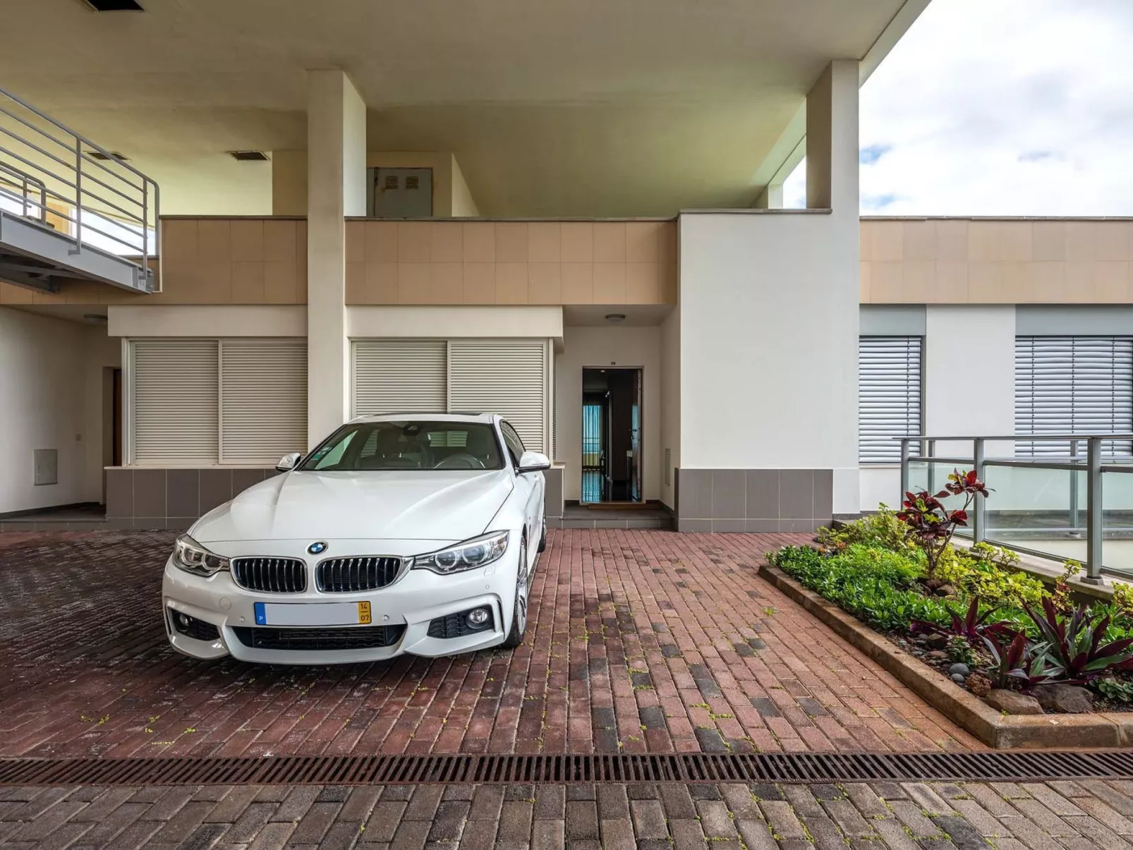 Modernes Terrassenapartment am Meer-Outside