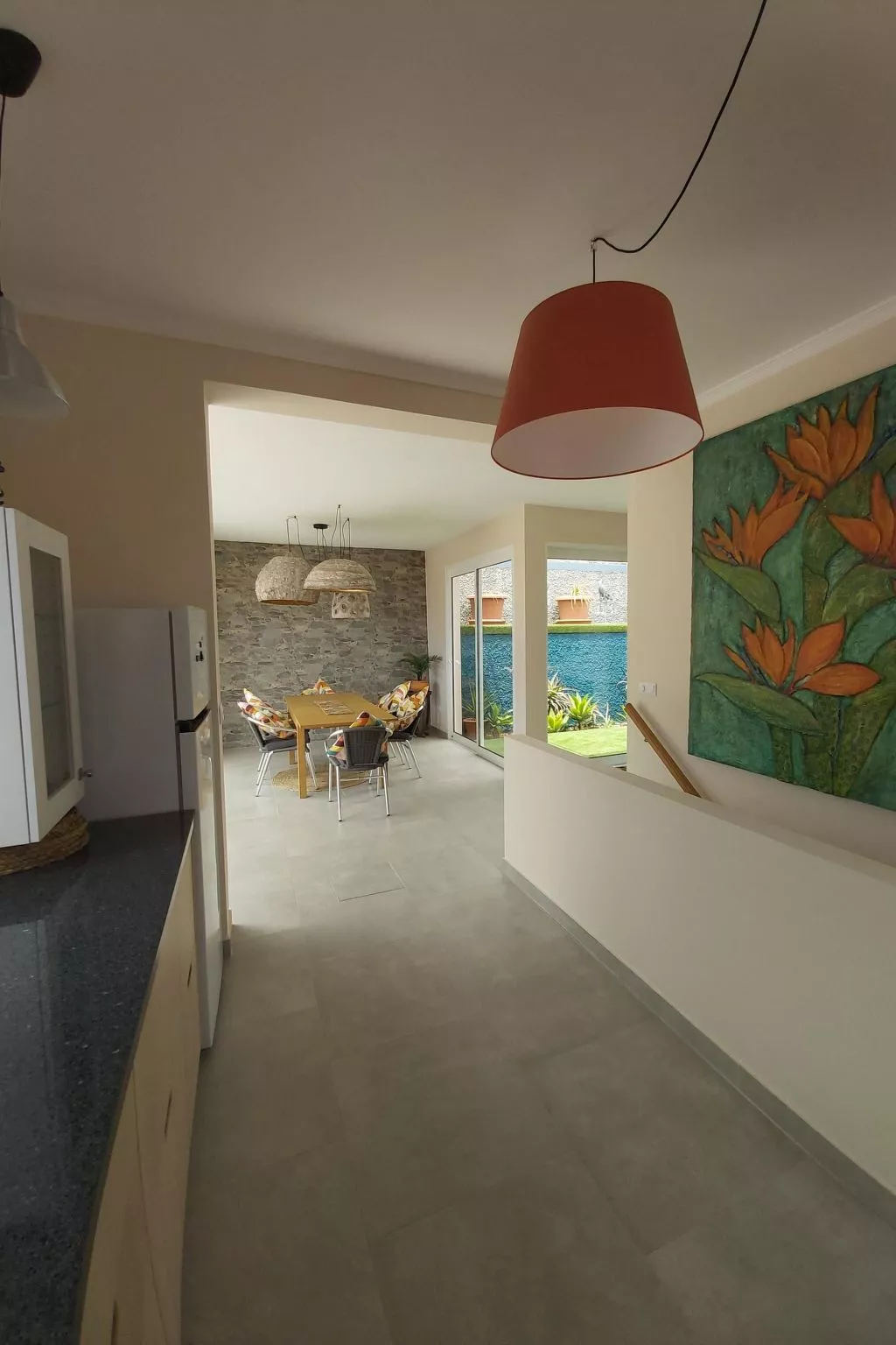 Cottage aus Stein mit Blick auf das Wasser-Dedans