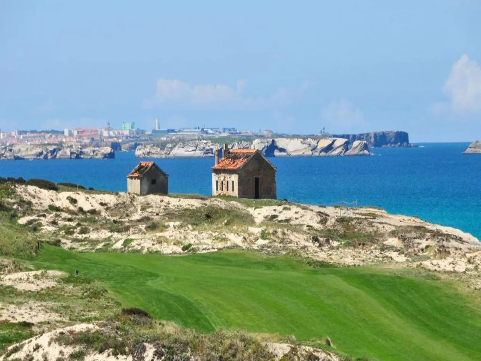 Golf, Pinienwald mit Pool-Image-tags.info