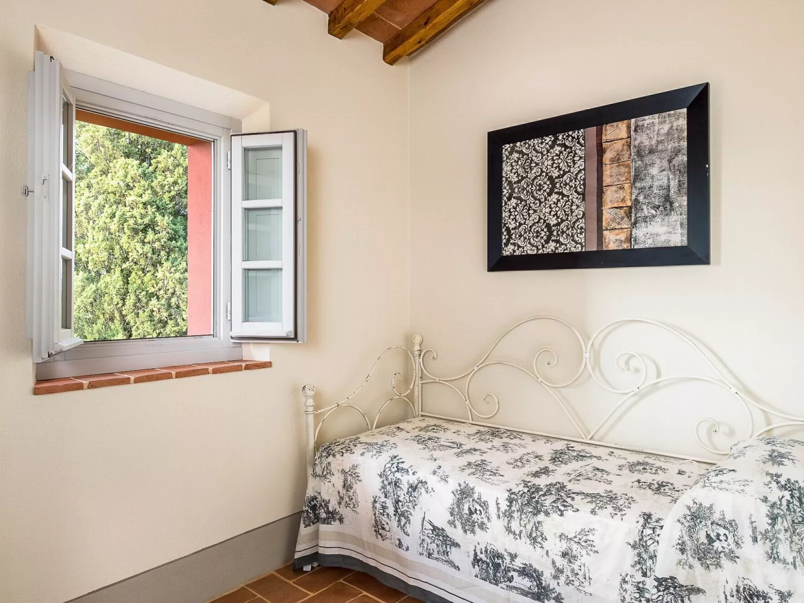 'Cypress T4 rota'-Inside