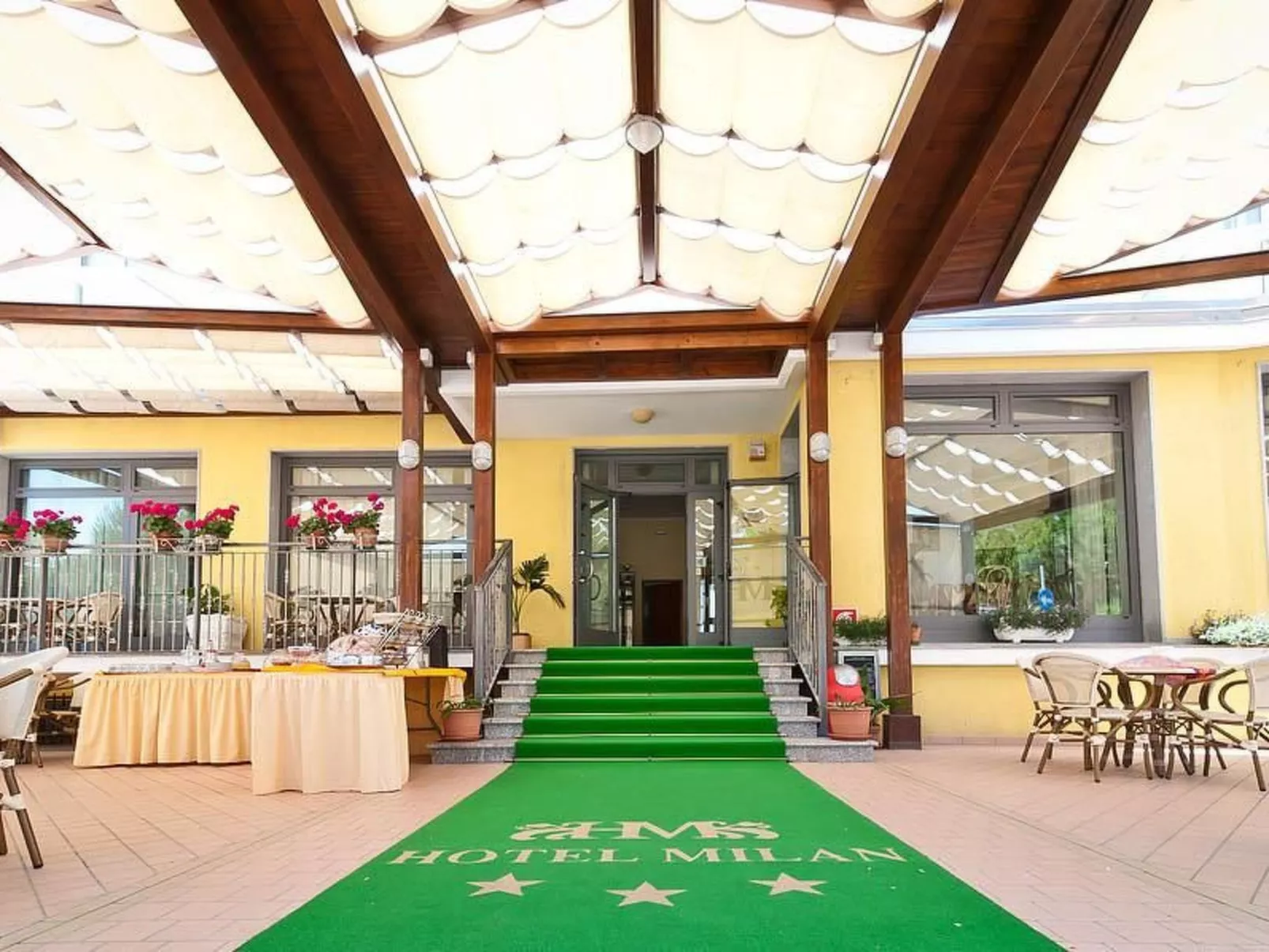 'Milan' mit Balkon-Outside