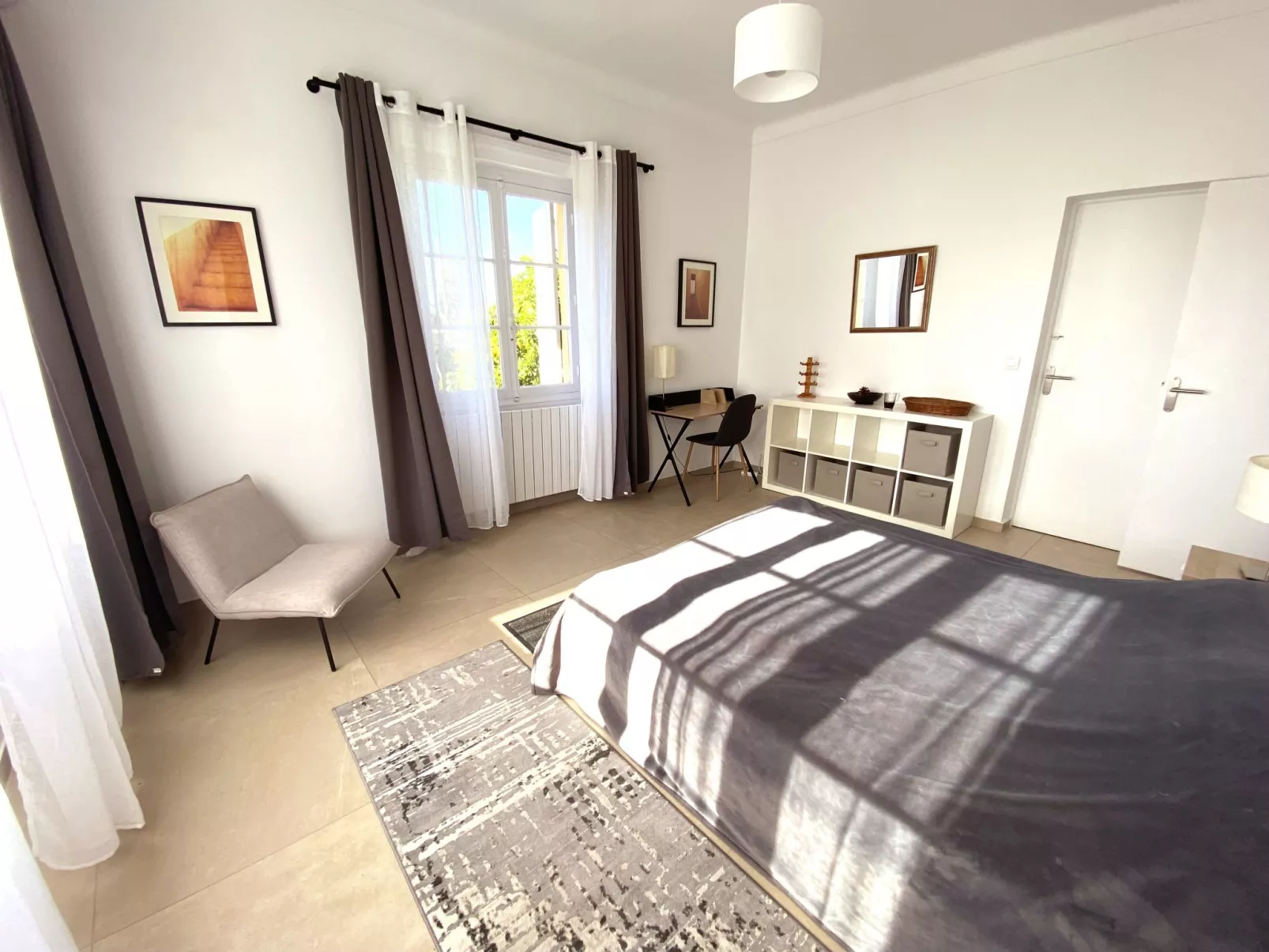 Geräumige und elegante Villa mit großem Garten, Swimmingpool und 3 Schlafzimmer-Inside