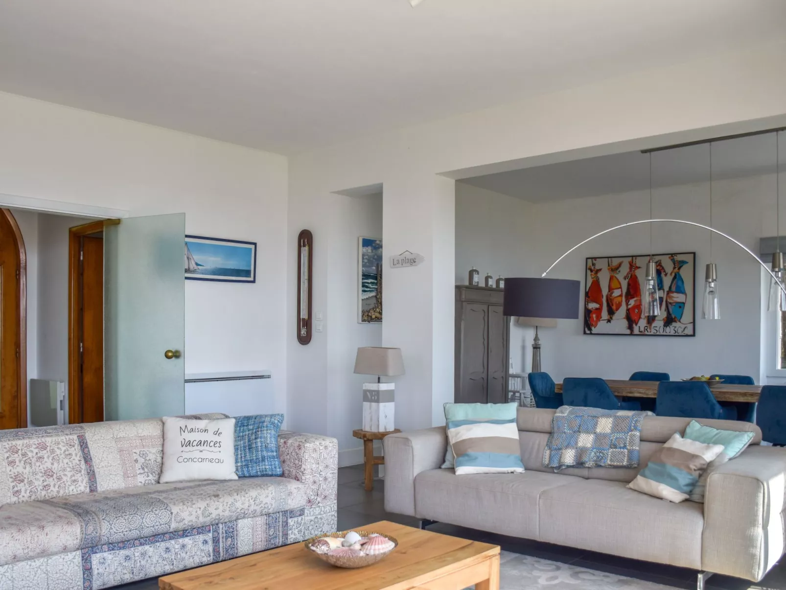 Villa mit großem Grundstück direkt am Mer-Drinnen