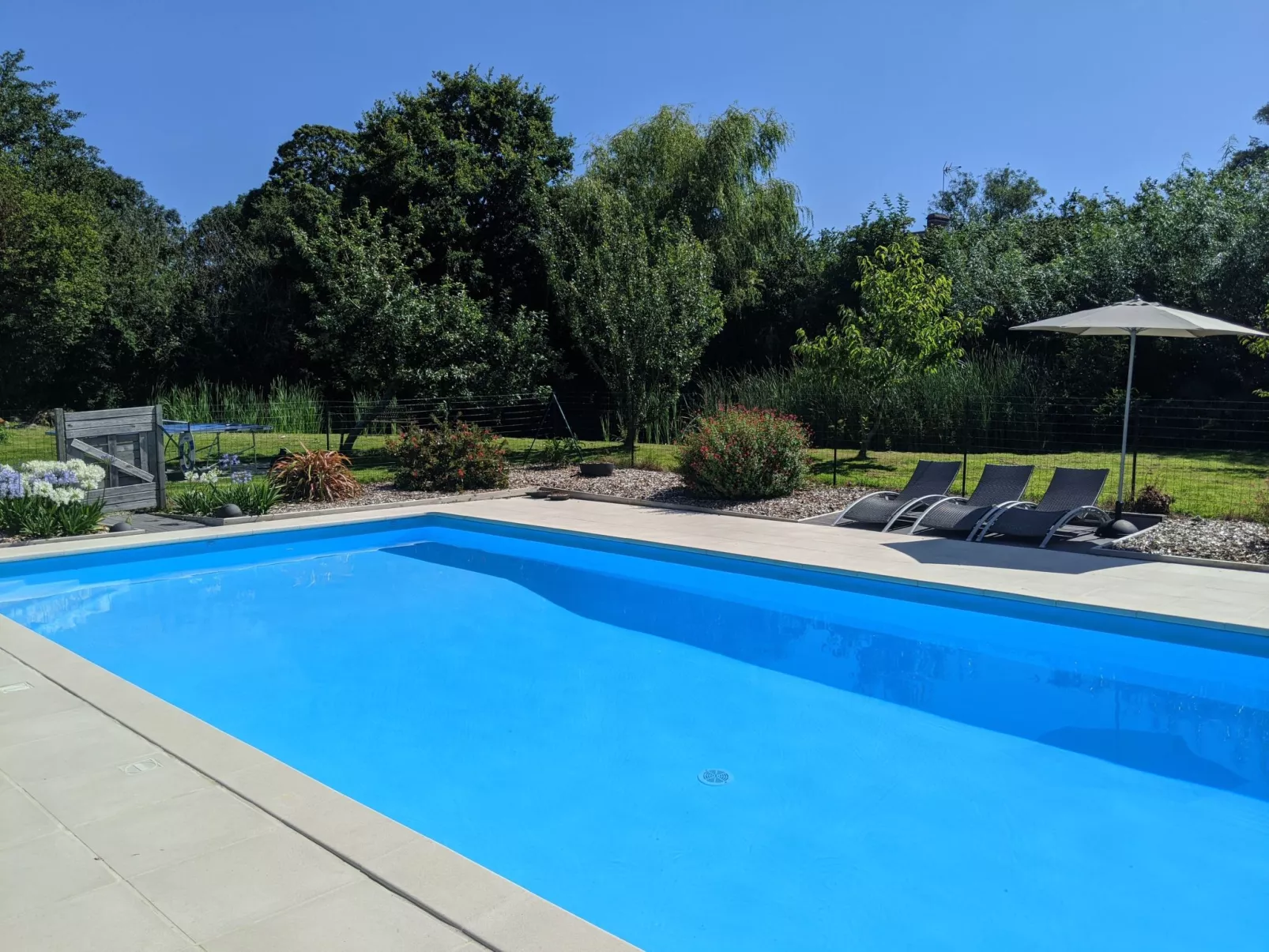 In Vesly mit Beheiztem gemeinsamem Pool-Dehors