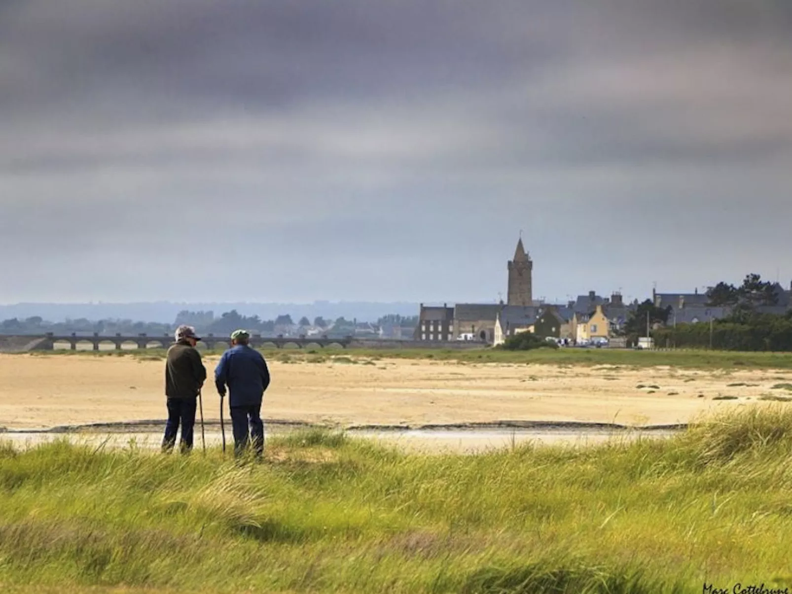 Charmantes Steinhaus in der Nähe des Meeres-Outside