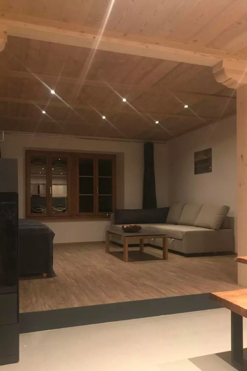 Neue 2.5- Zimmer Ferienwohnung im dreigenerationen Bauernhaus-Dedans