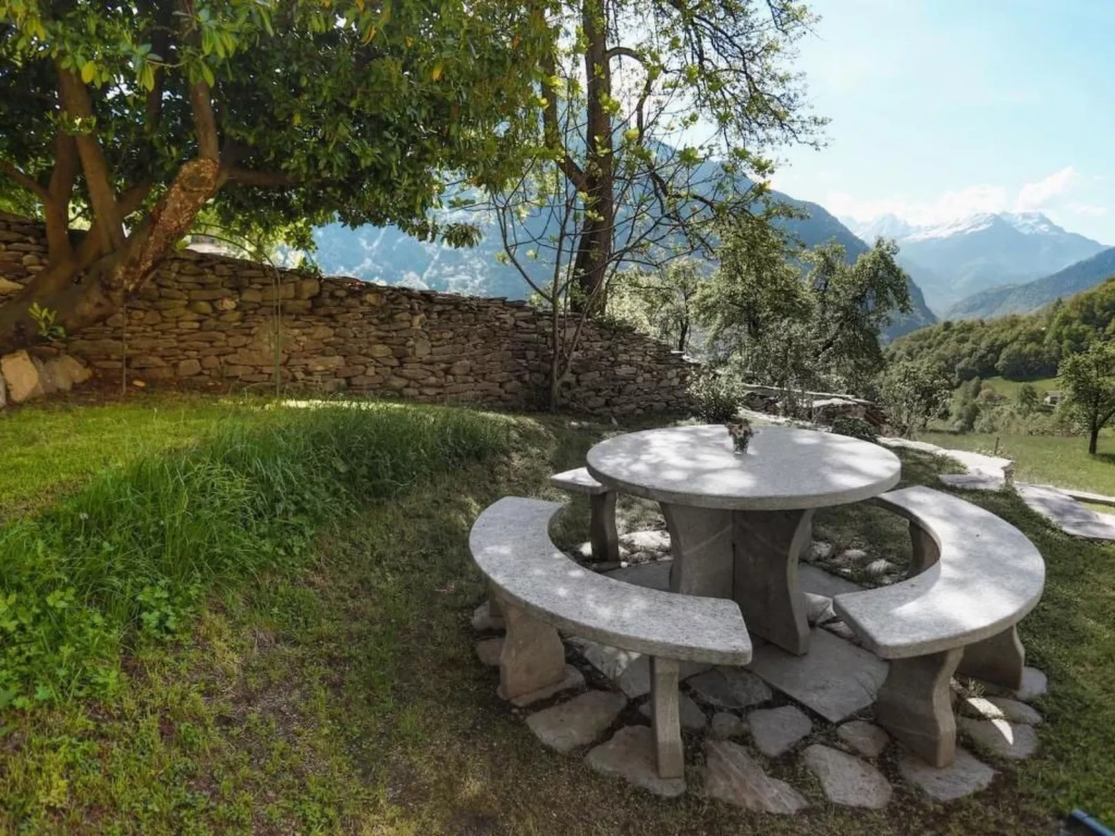 Genießen Sie das 'Attico Adula' in Cà Nizza-Outside