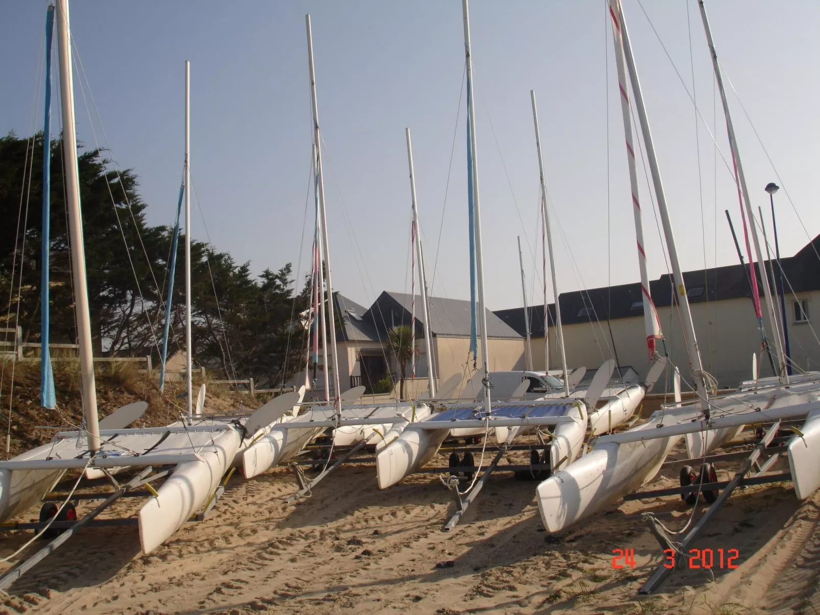 "Pavillon" mit eigenem Parkplatz-Draußen