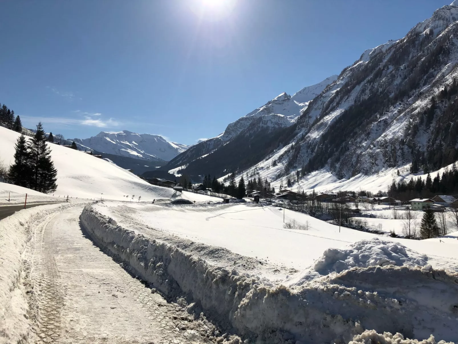 Villa mit Garten, Terrasse und Grill-Dehors