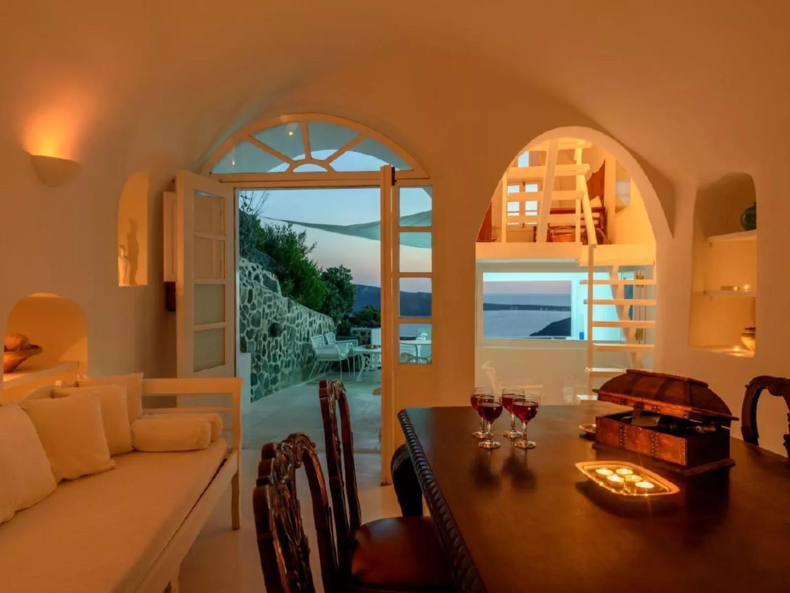 Charaktervolle Villa mit Tauchbecken und fantastischer Aussicht-Inside