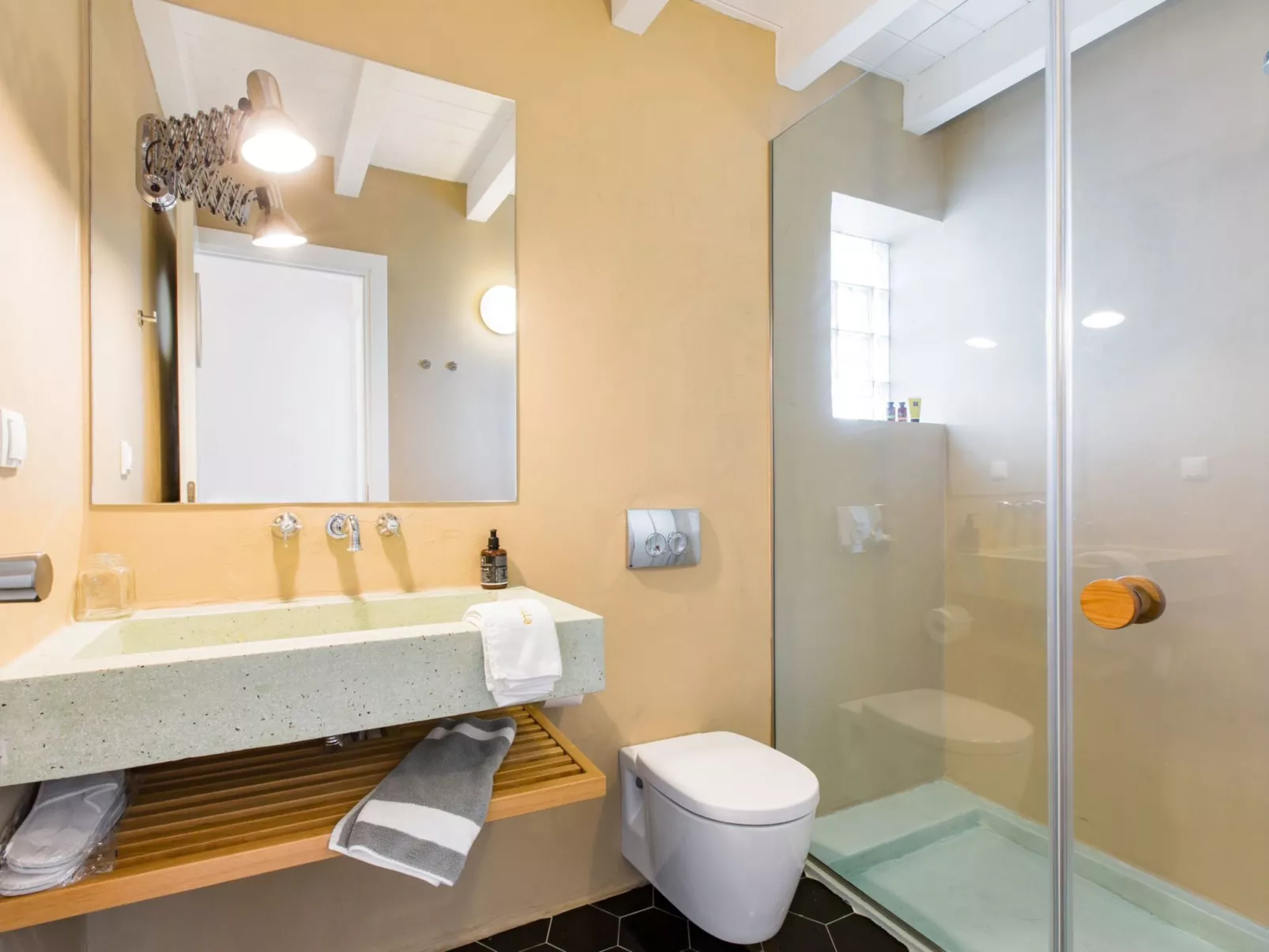 Ferienvilla mit beheiztem Pool und schöner Aussicht-Image-tags.info