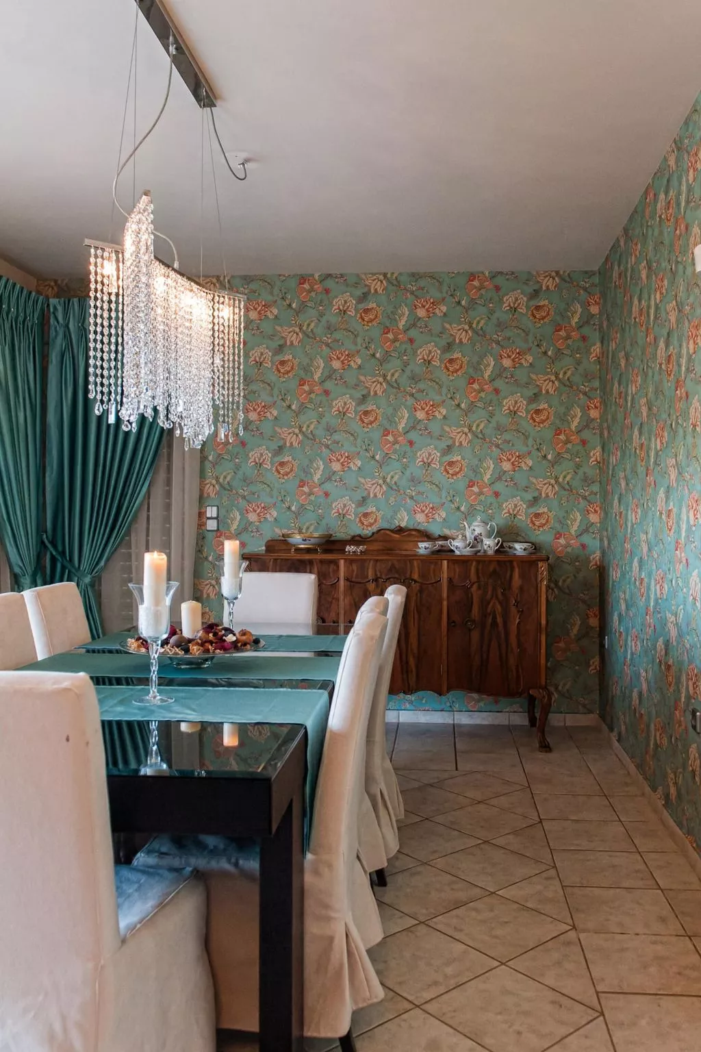 Villa mit Pool, Spielplatz, Pingpong und Grillplatz-Inside