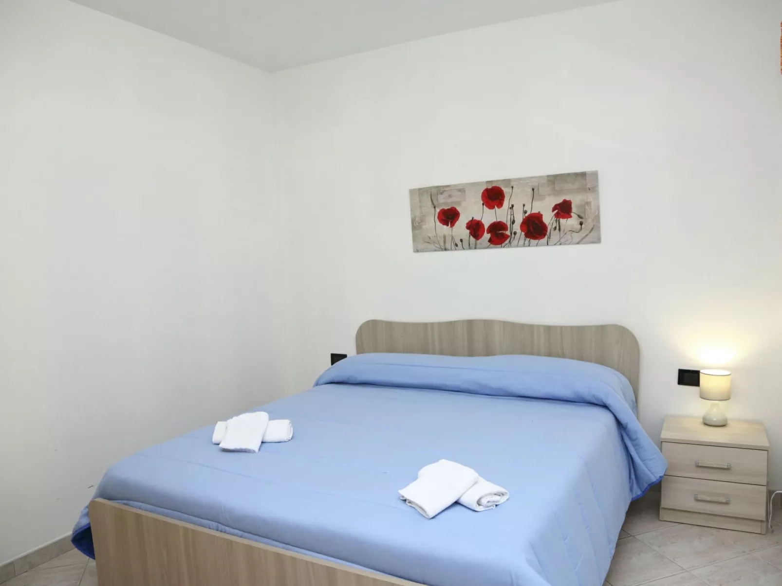 Helle mediterrane Villa mit Veranda und Garten-Image-tags.info