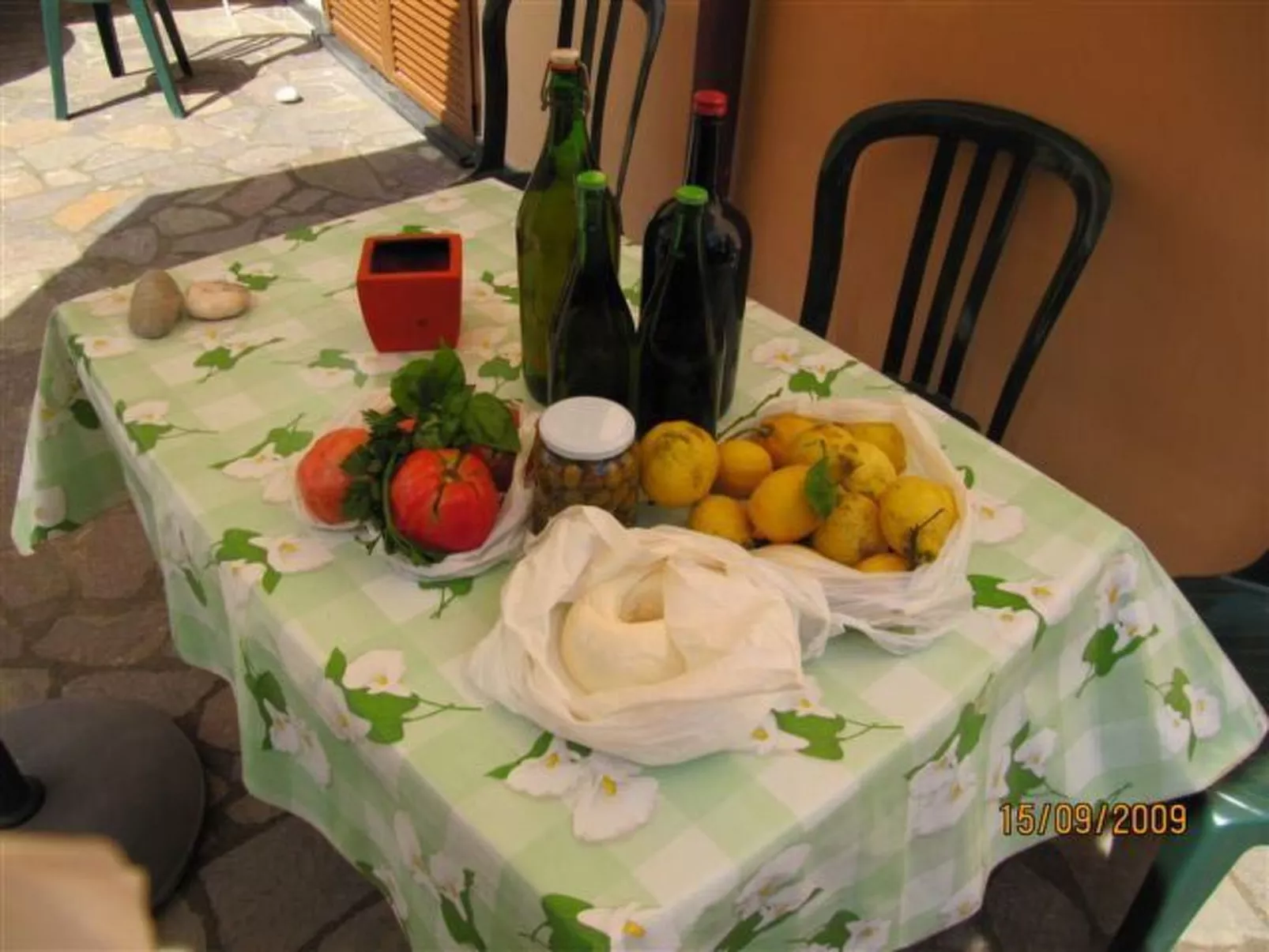 Rosa' Wohnung mit privatem Garten-Draußen