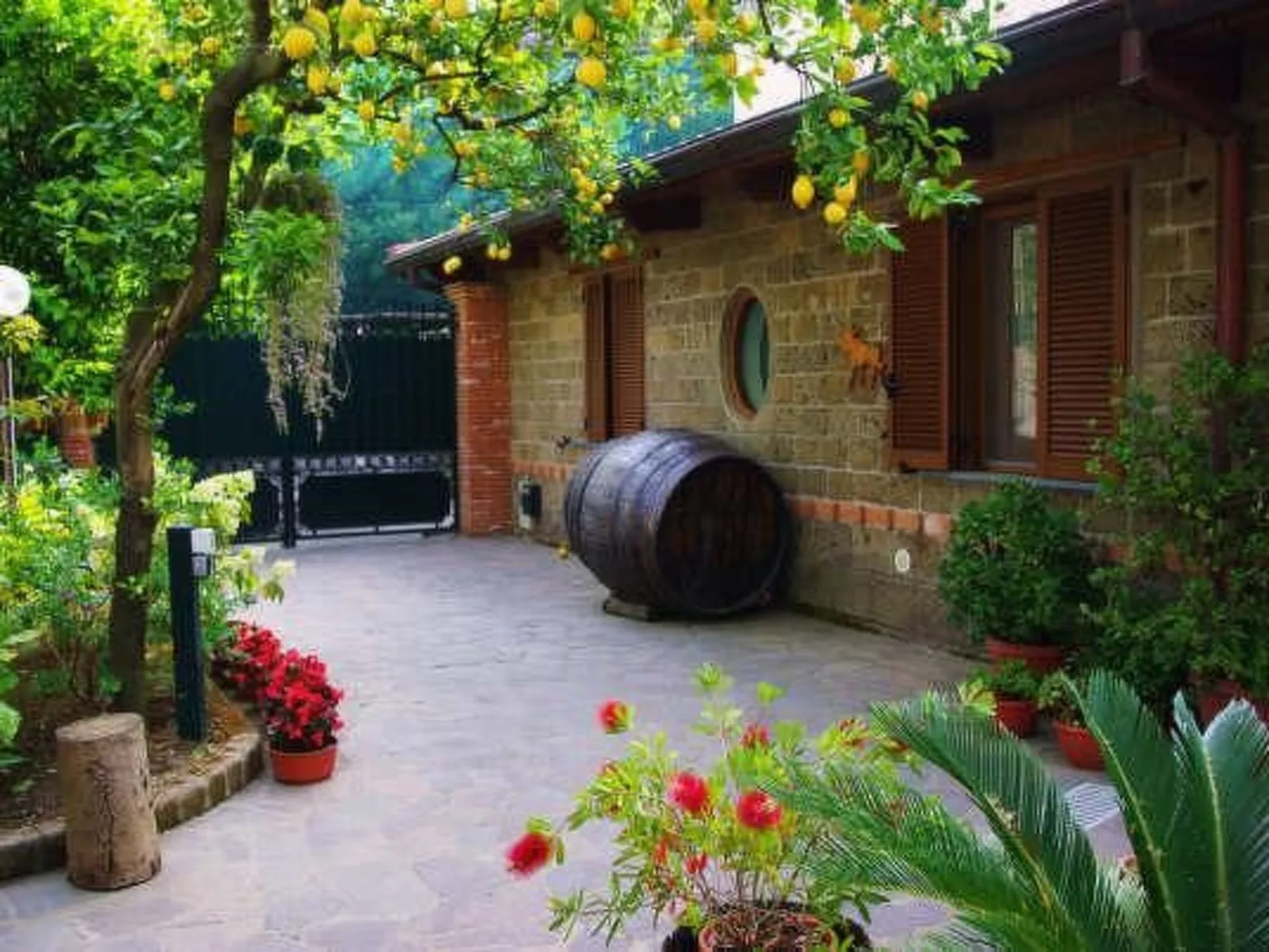 Wohnung 'Giglio' mit privatem Garten-Outside